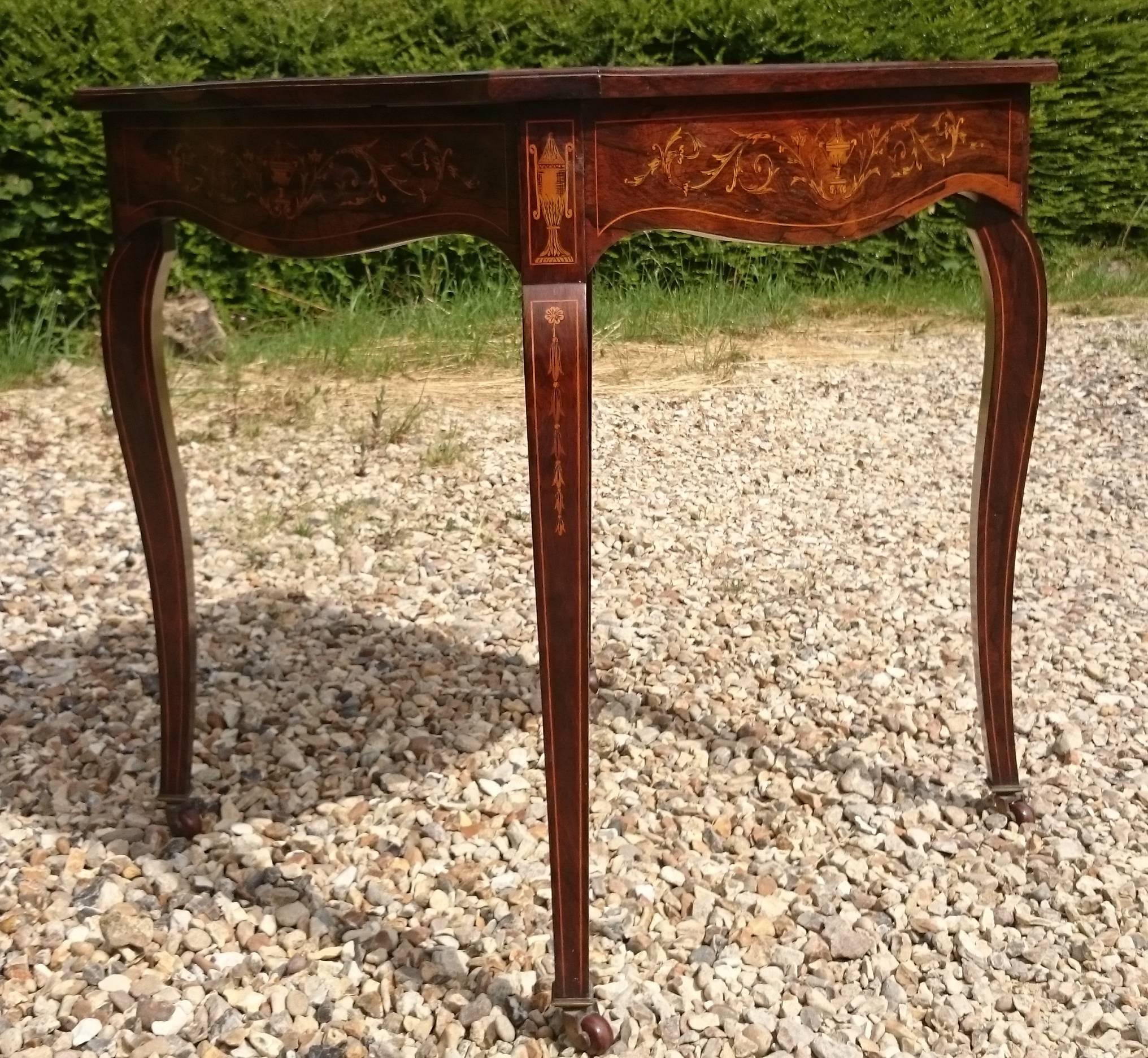 Early 20th Century Rosewood Centre Table In Excellent Condition For Sale In Gloucestershire, GB