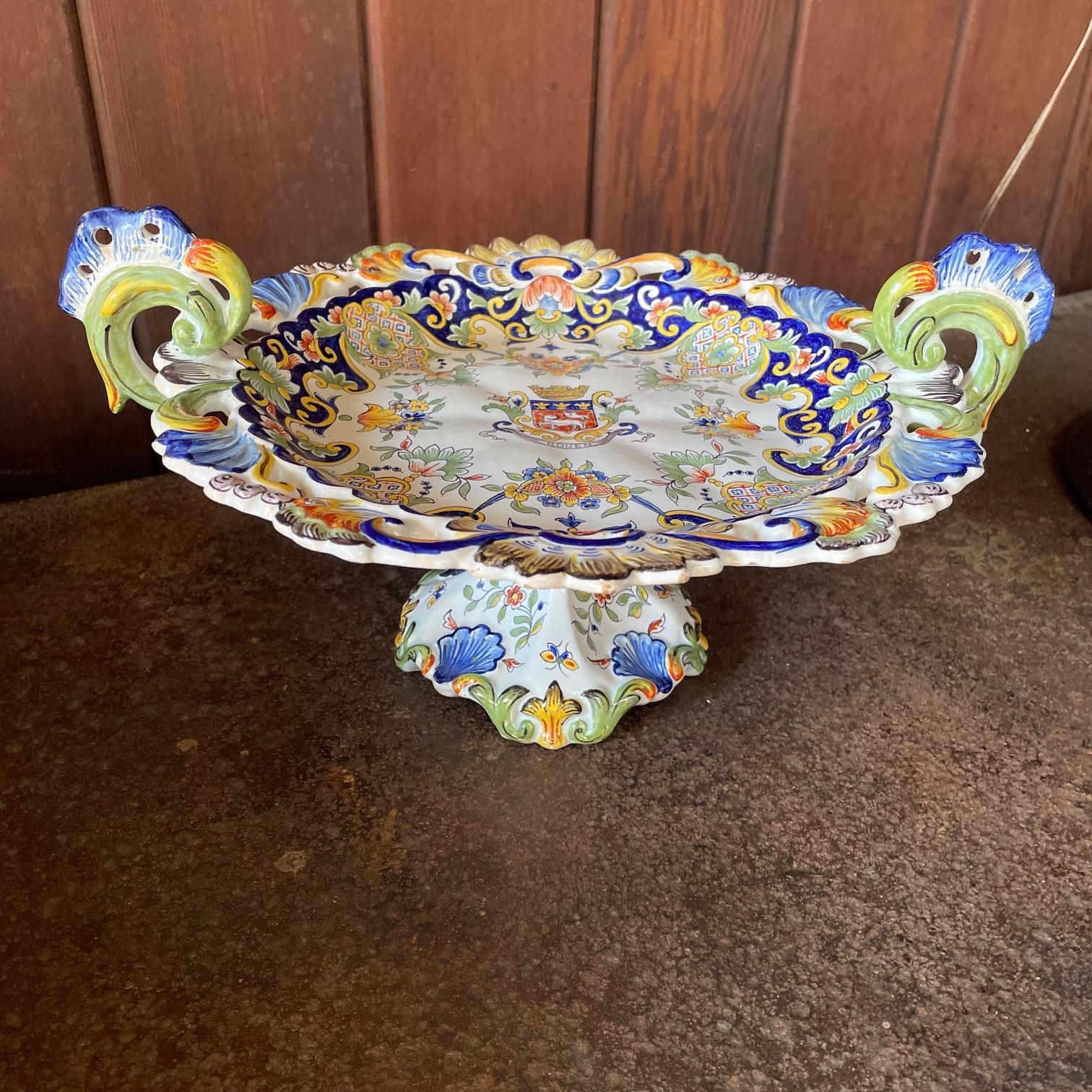 Ende 19. Jahrhundert Rouen Französisch Wappen Kuchen Stand Display Teller Fayence Crest im Angebot 2