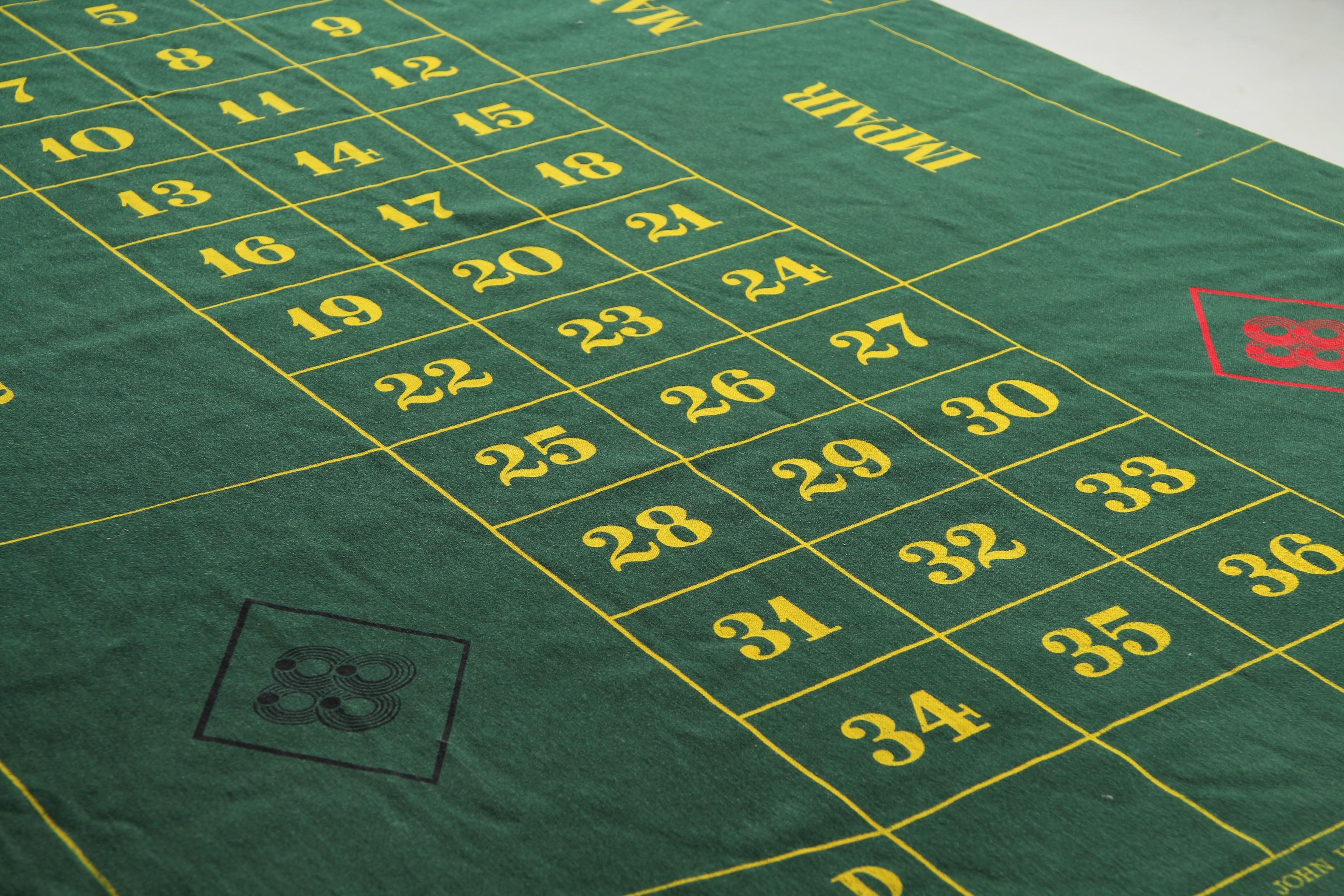 Roulette du début du 20e siècle avec drap de roulette provenant d'un ancien casino en vente 4