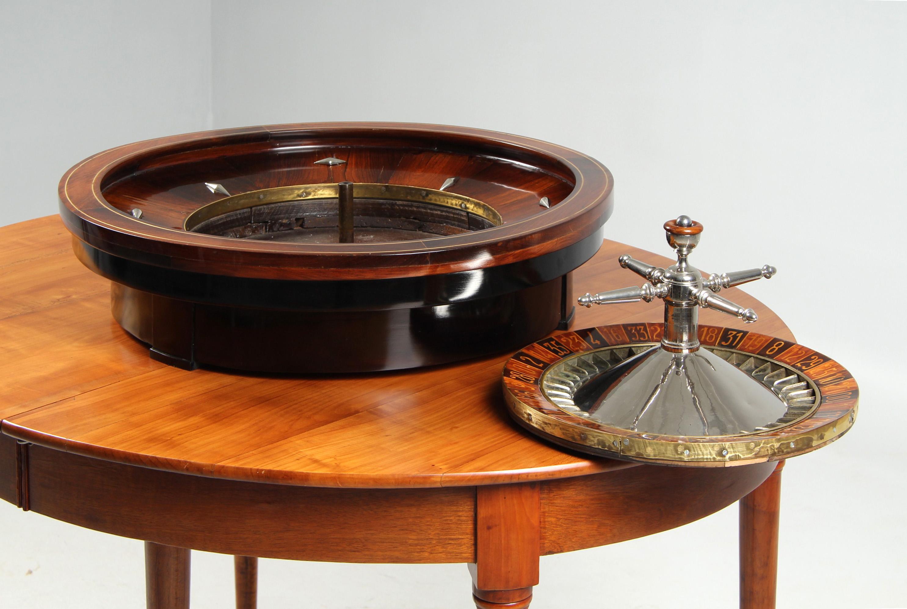 Roulette du début du 20e siècle avec drap de roulette provenant d'un ancien casino en vente 7