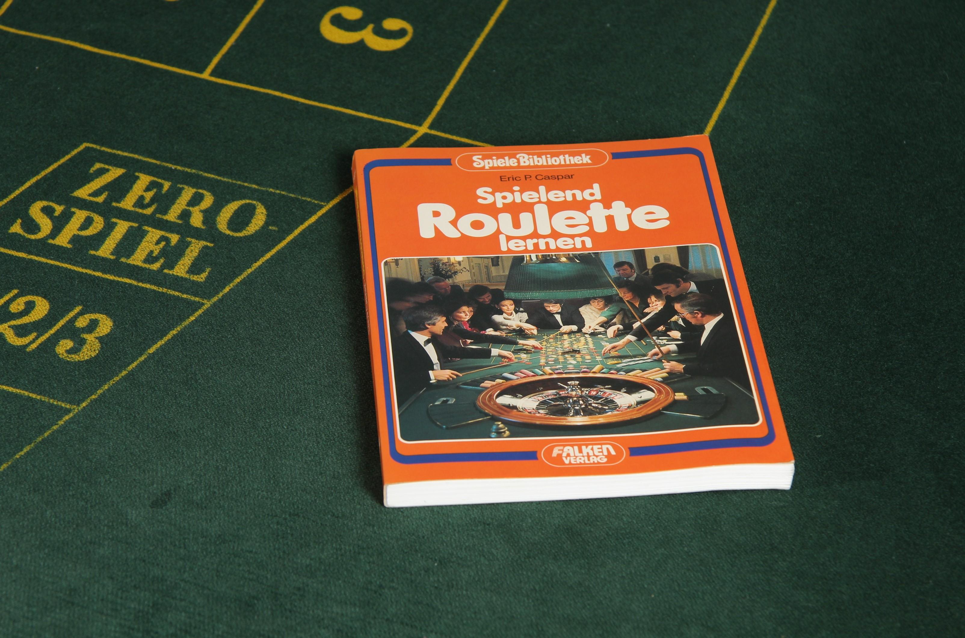 Roulette du début du 20e siècle avec drap de roulette provenant d'un ancien casino en vente 9