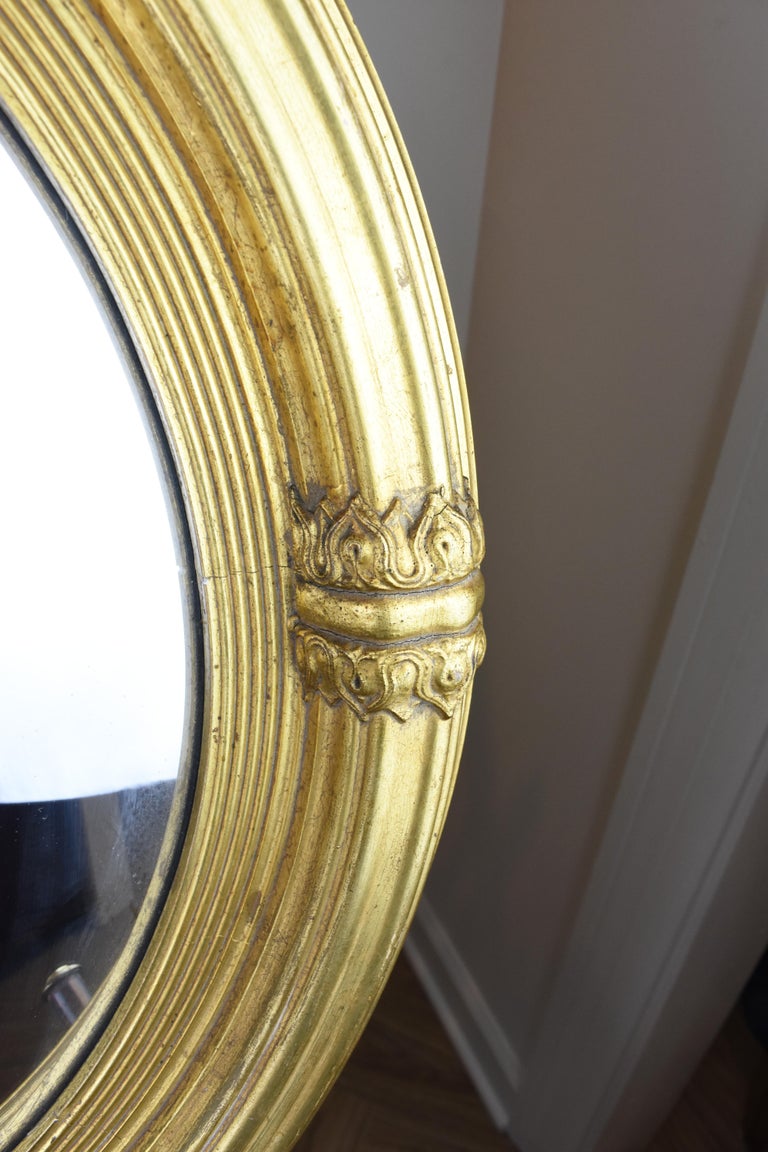 Early 20th Century Round Federal Mirror with Convex Glass For Sale at