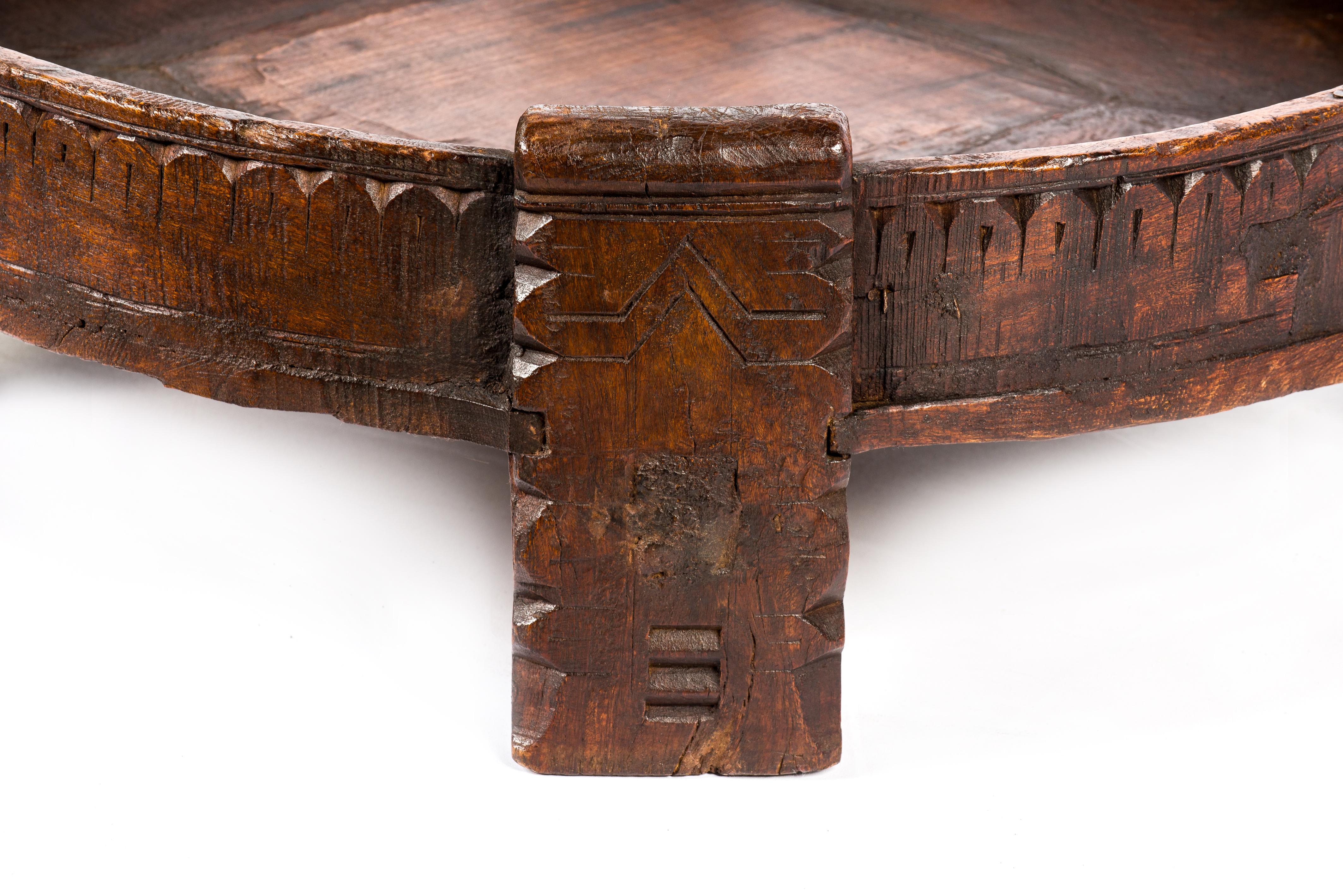 Early 20th Century Round Indian Traditional Carved Grinder or Chakki Table For Sale 5