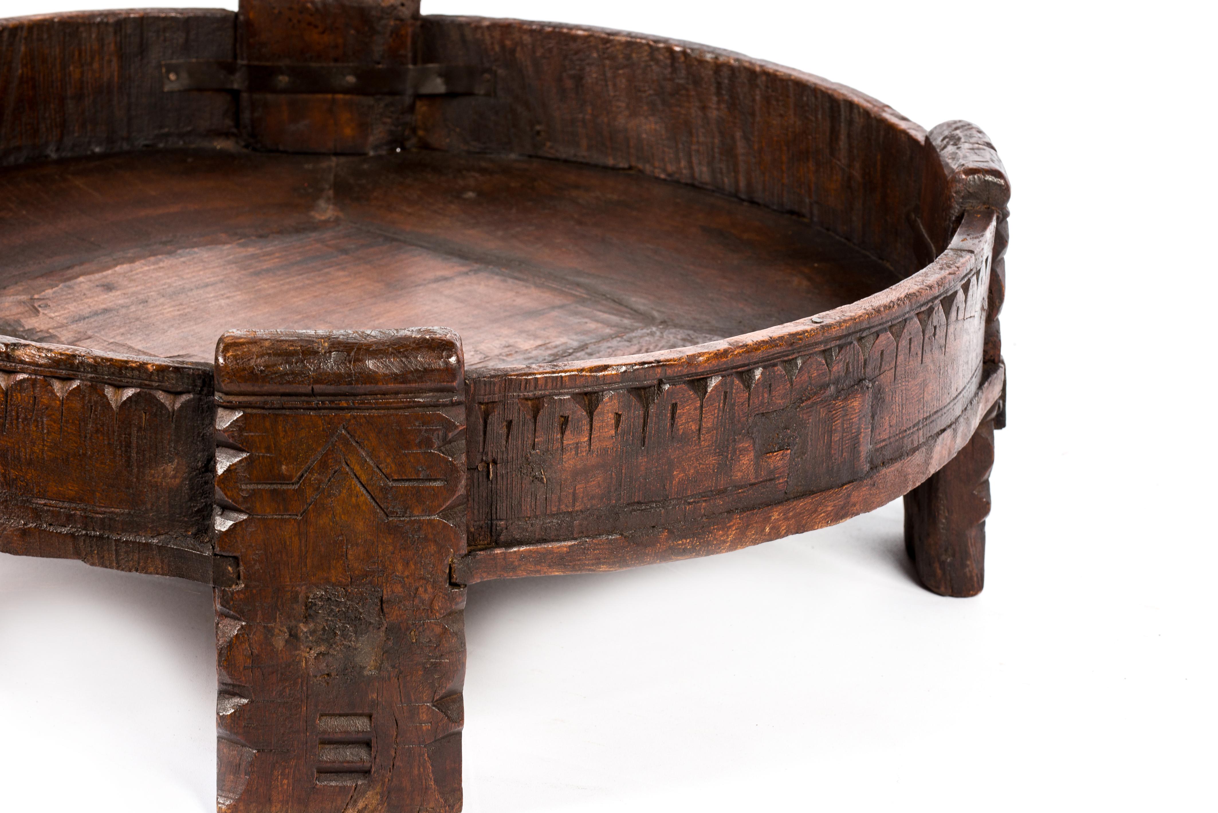 Early 20th Century Round Indian Traditional Carved Grinder or Chakki Table For Sale 6