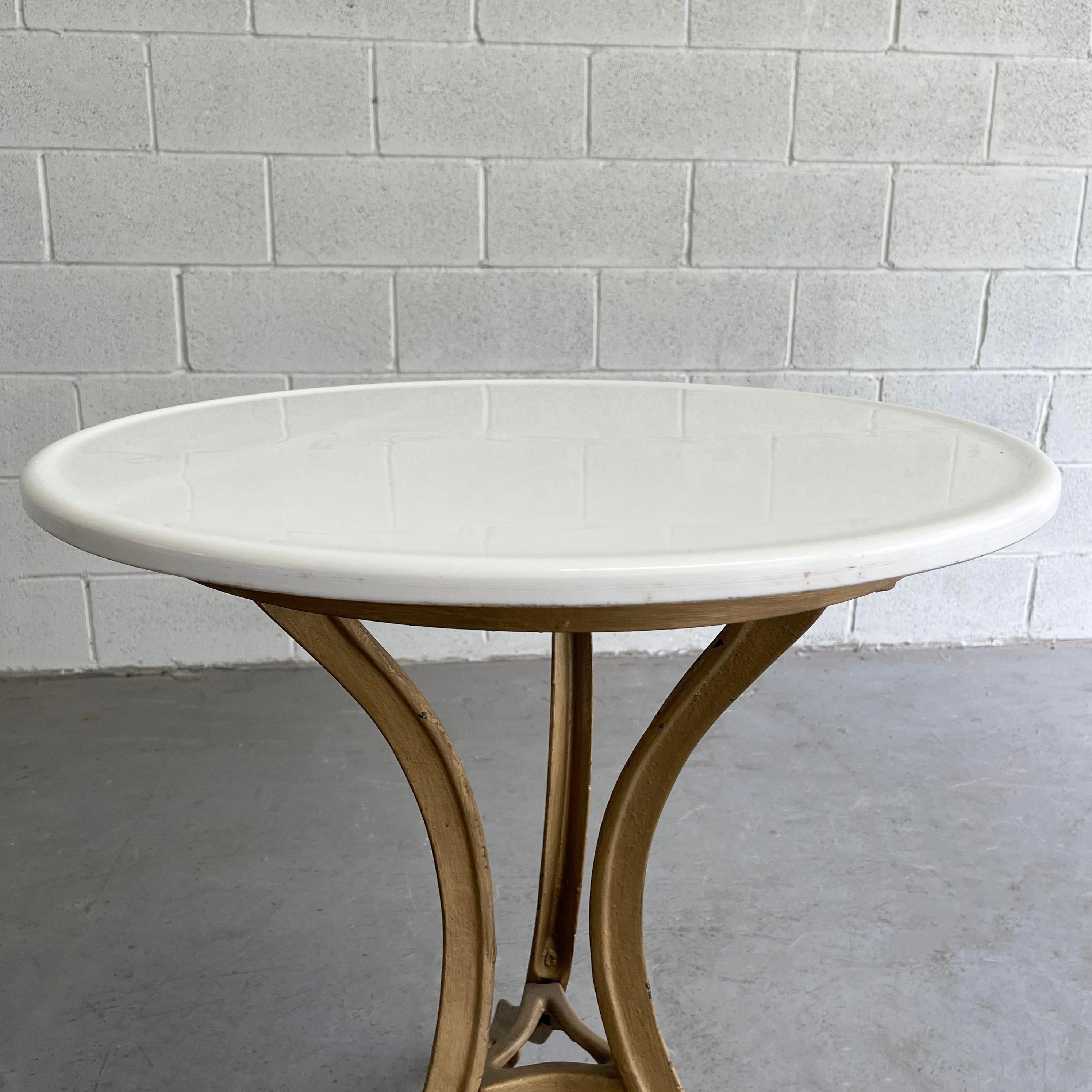 Early 20th Century Round Vitrolite Glass Café Table In Good Condition In Brooklyn, NY