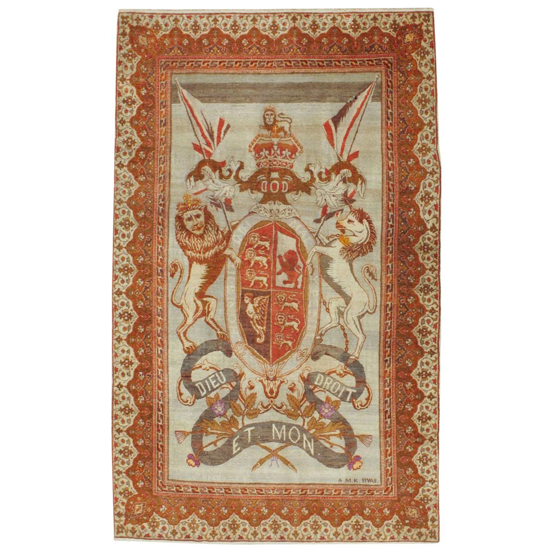 Early 20th Century 'Royal Coat of Arms of the United Kingdom' Accent Rug For Sale