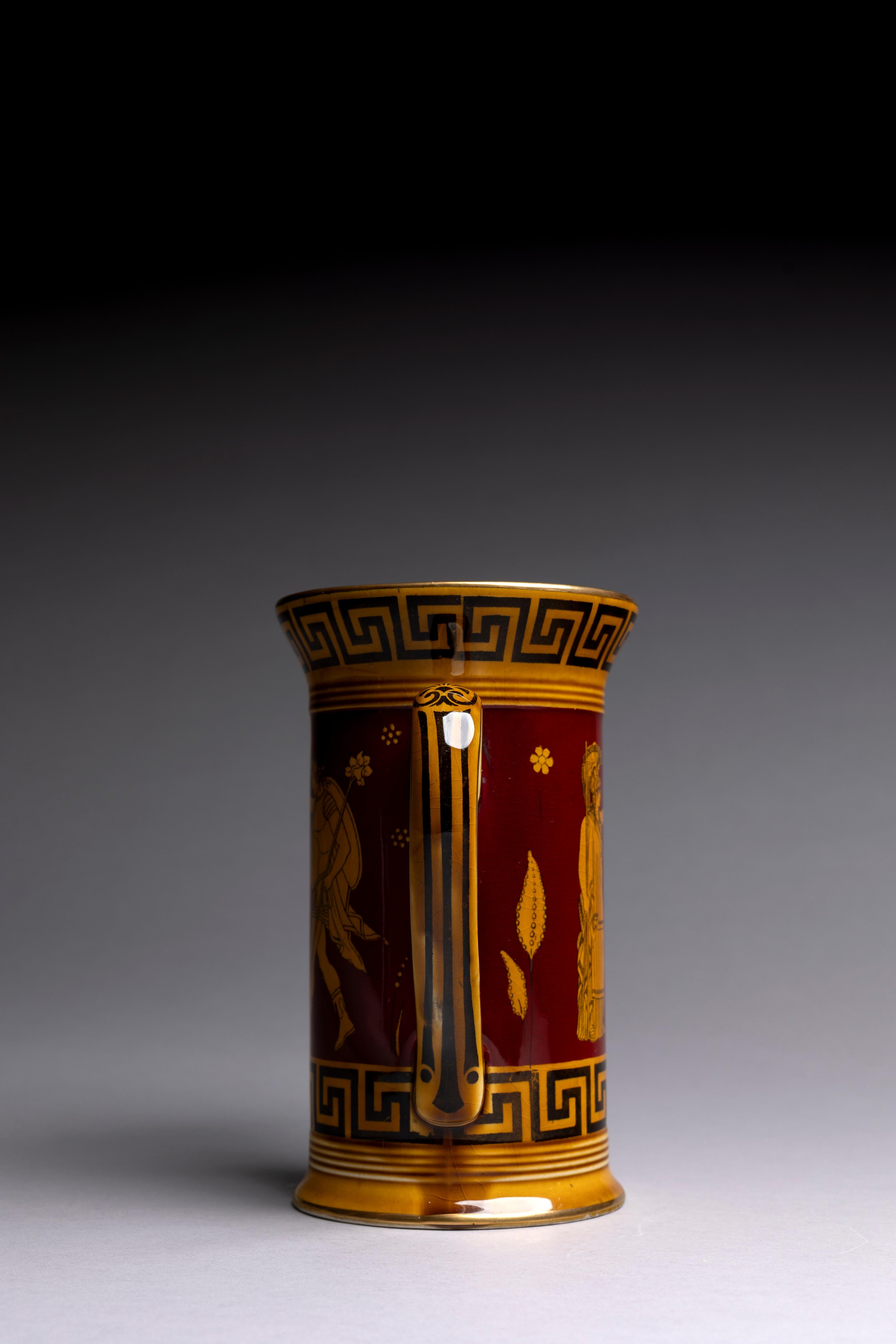 Doré Pichet néoclassique Royal Doulton du début du 20e siècle en vente