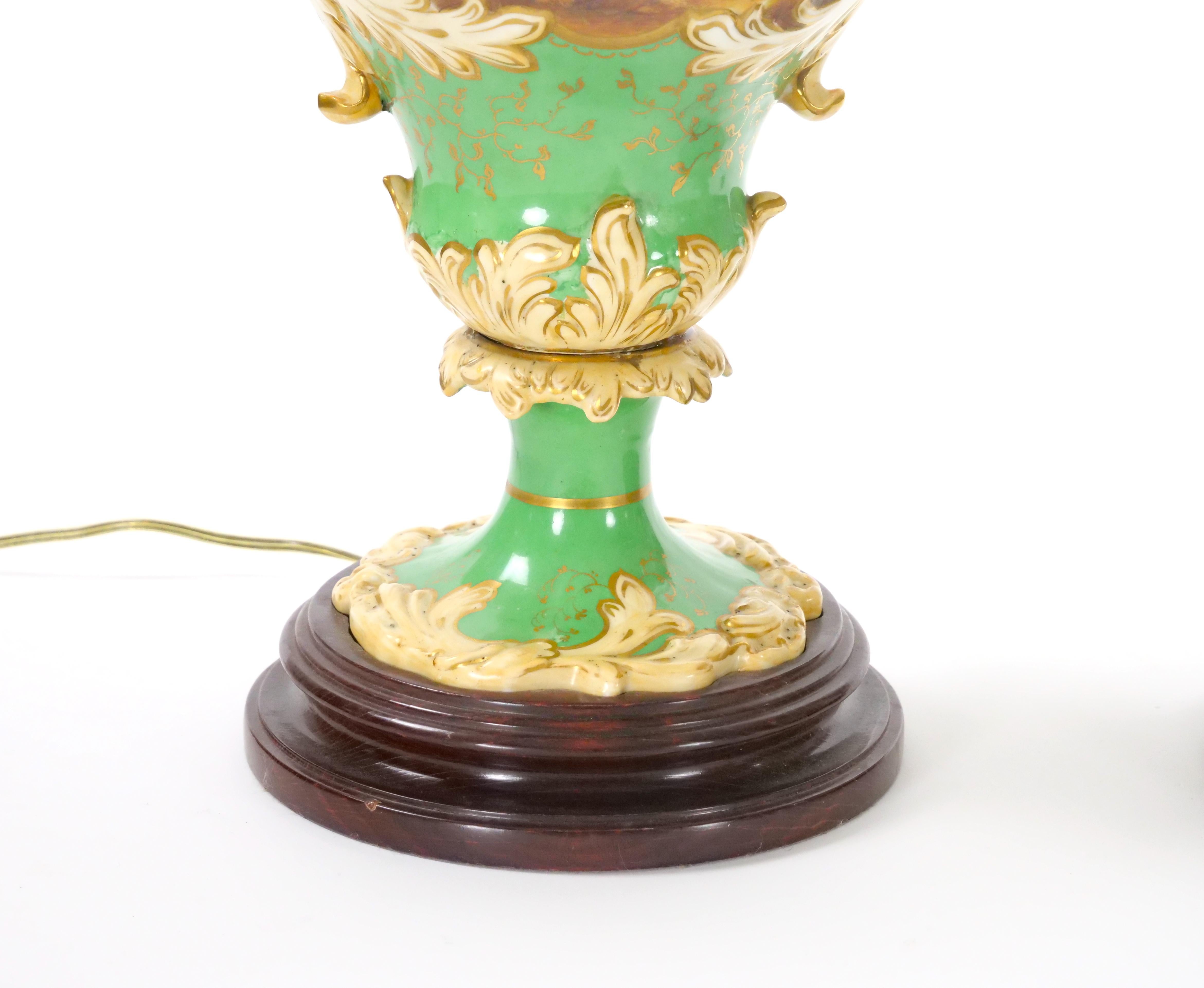 Français Lampes de table en porcelaine peinte à la main et dorée Royal Worcester du début du 20e siècle en vente