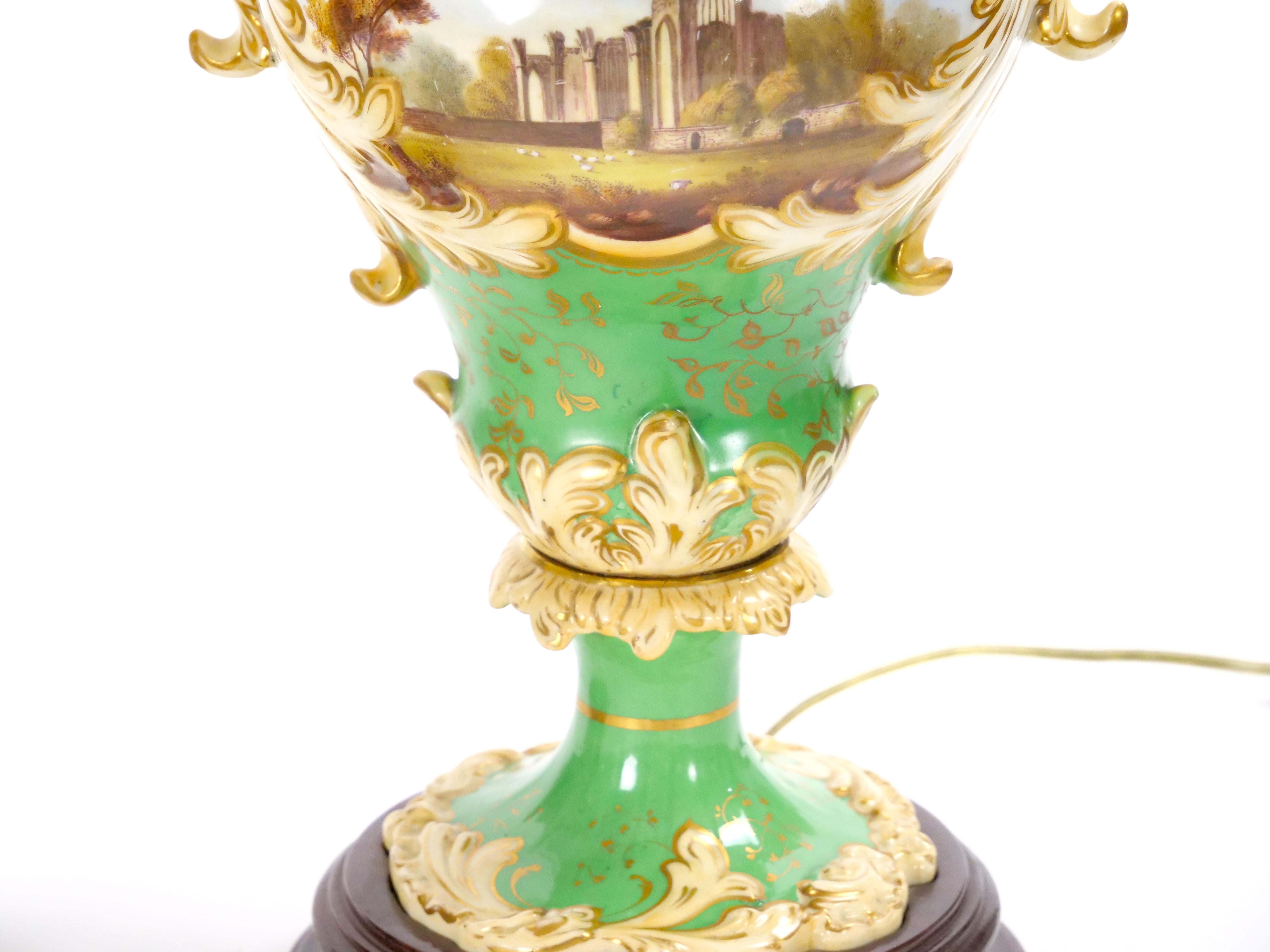 Porcelaine Lampes de table en porcelaine peinte à la main et dorée Royal Worcester du début du 20e siècle en vente