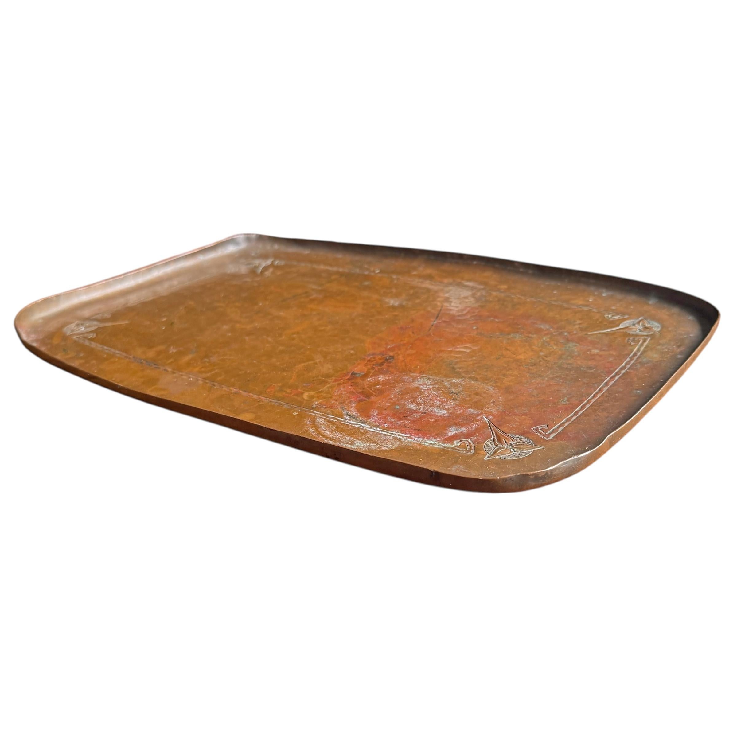 Early 20th Century Roycroft Hammered Copper Tray In Good Condition For Sale In Chicago, IL