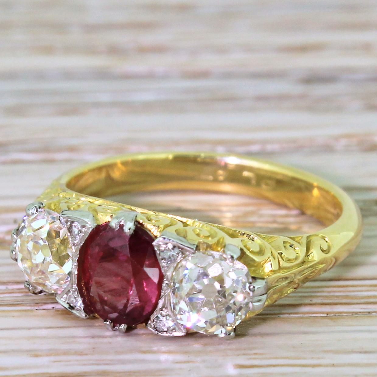 Early 20th Century Ruby and Old Cut Diamond 18 Karat Gold Trilogy Ring For Sale 3