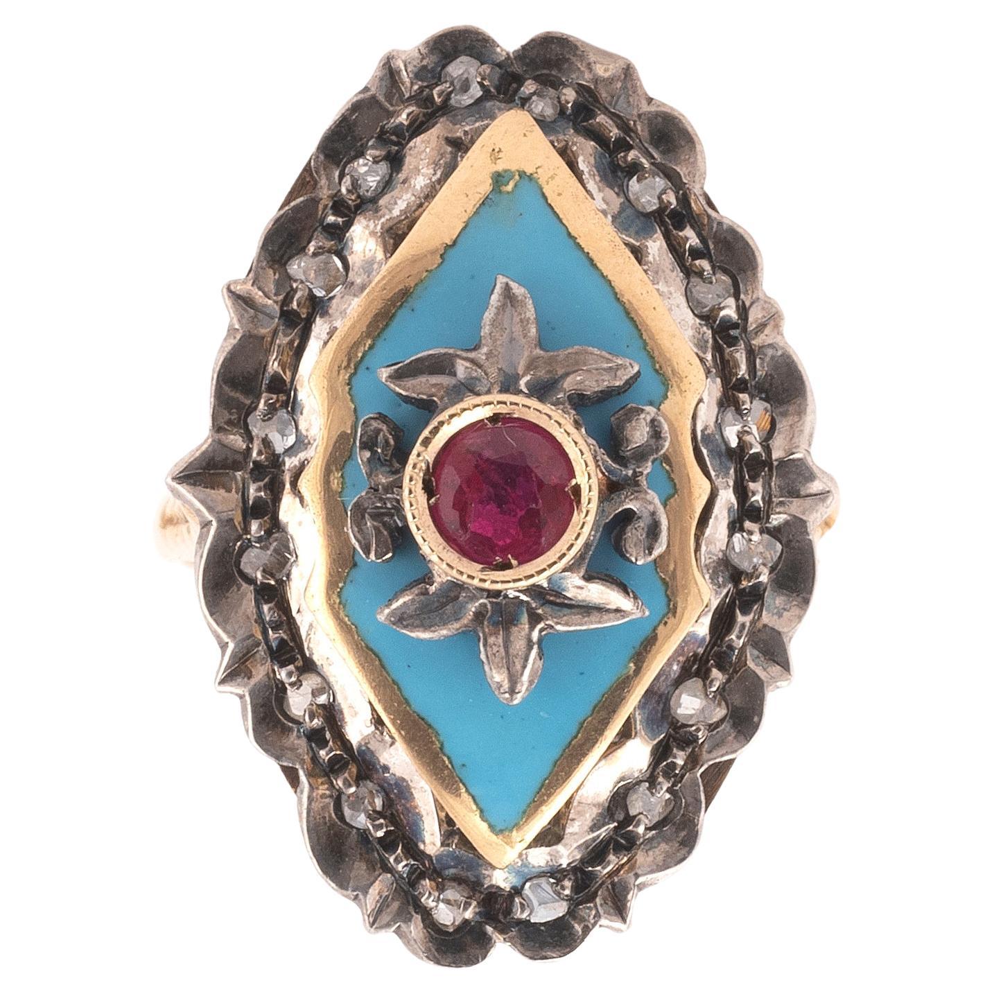 Taille ovale Bague en rubis, diamant et émail du début du 20e siècle, circa 1900 en vente