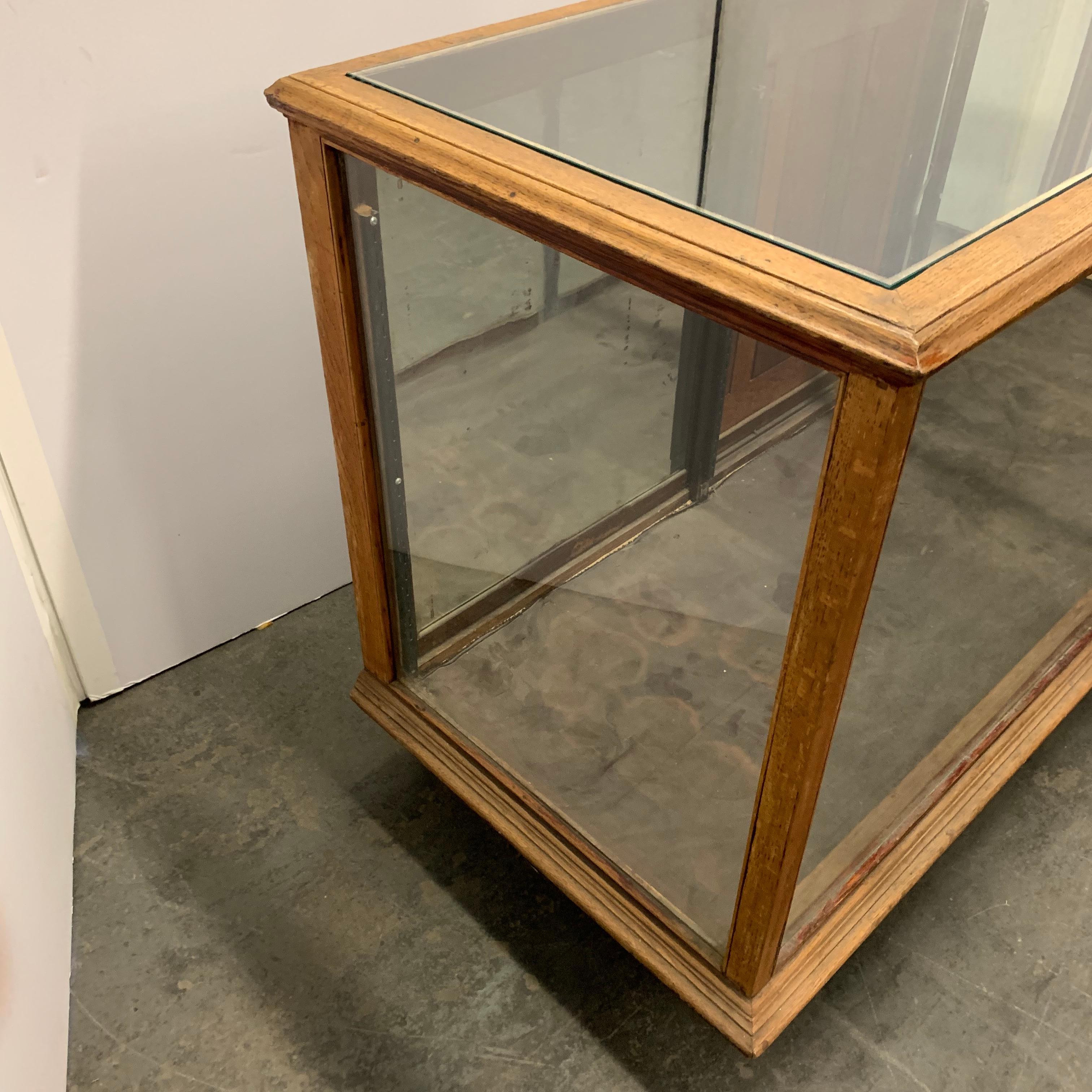 Early 20th Century Russel & Sons Wooden Glass Top Floor Display Case Vitrine In Good Condition In Haddonfield, NJ