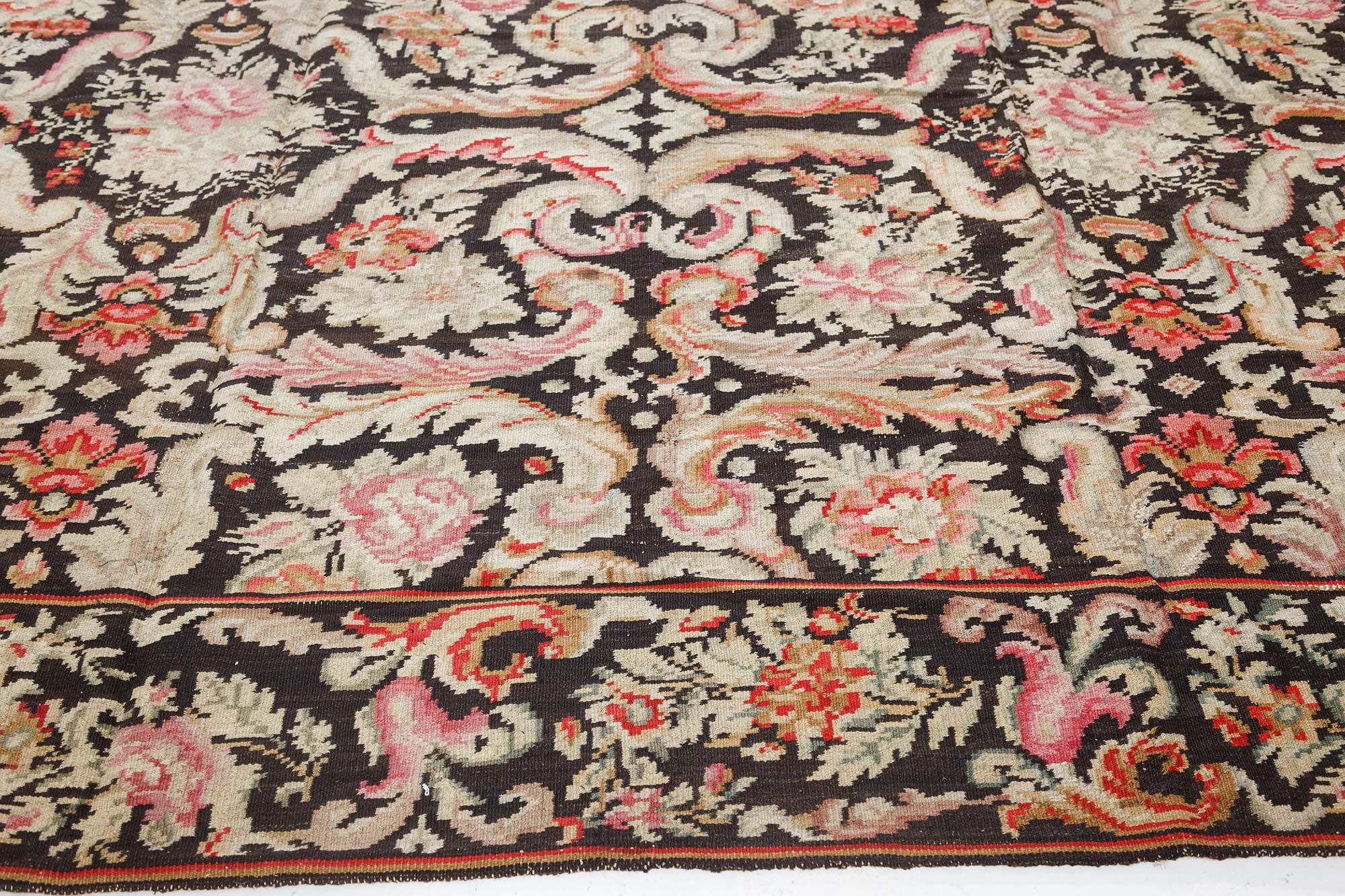 Early 20th Century Russian Bessarabian Floral Rug In Good Condition For Sale In New York, NY