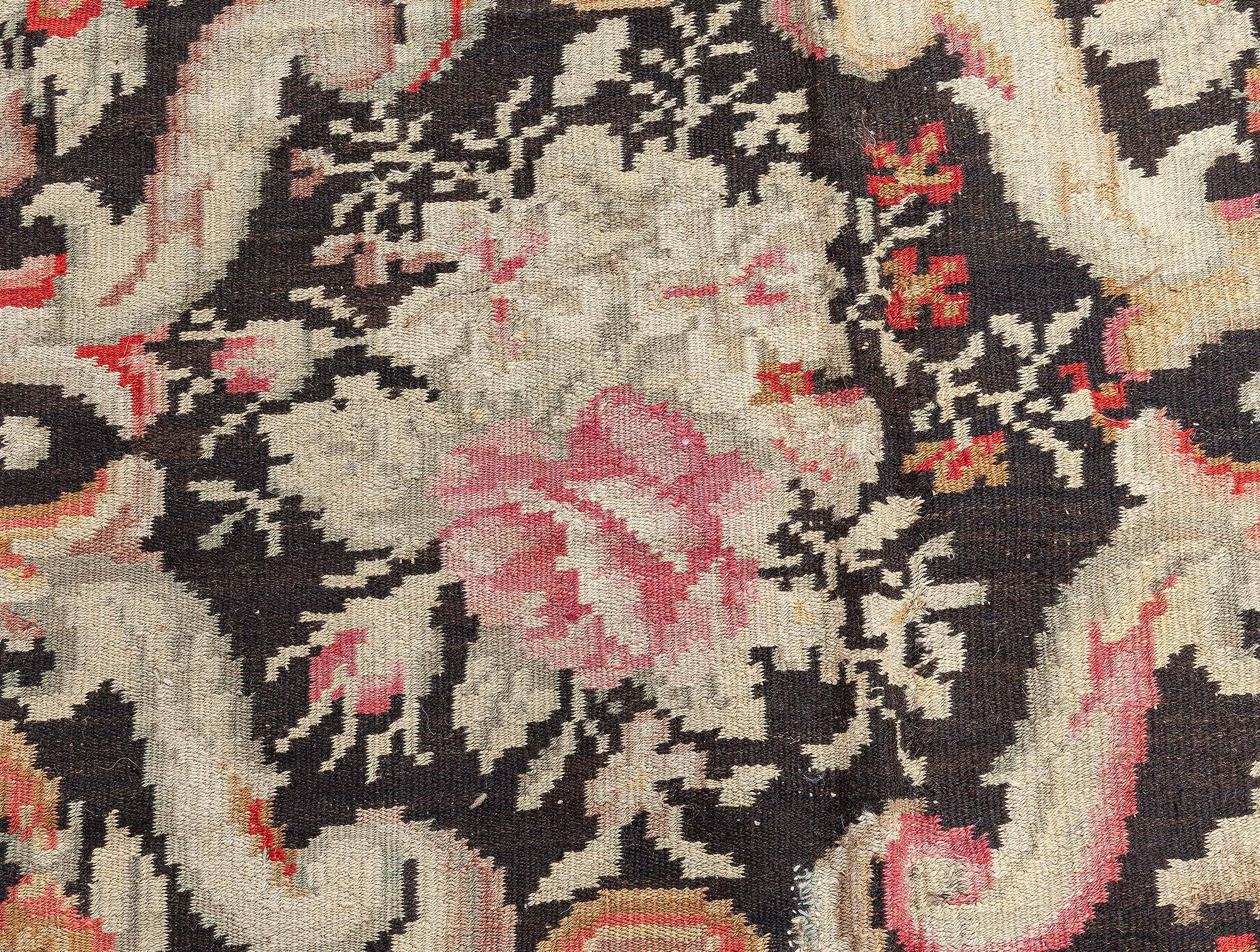 Early 20th century Russian Bessarabian floral handmade wool rug
Size: 10'0