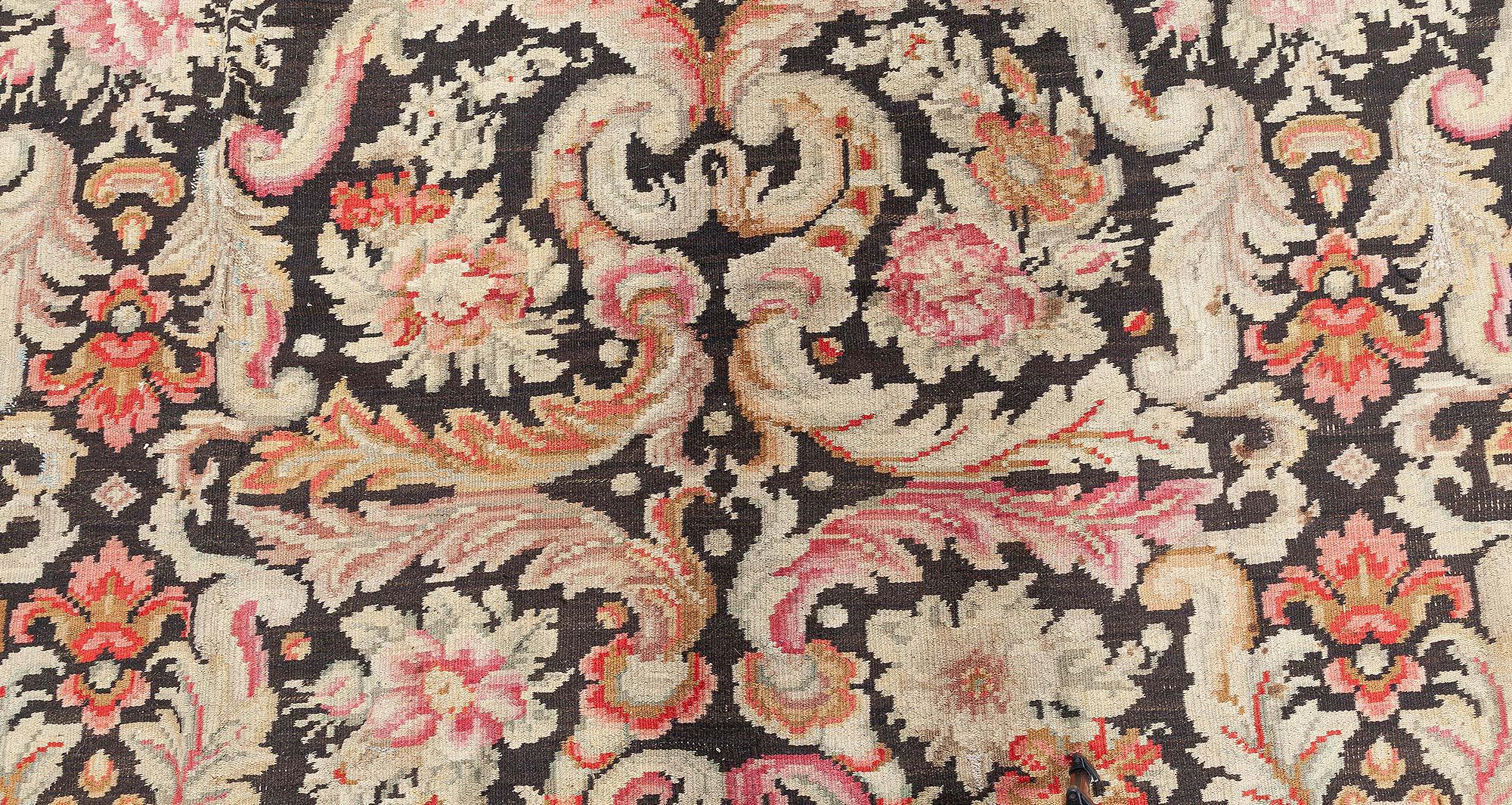 Early 20th Century Russian Bessarabian Floral Rug In Good Condition For Sale In New York, NY