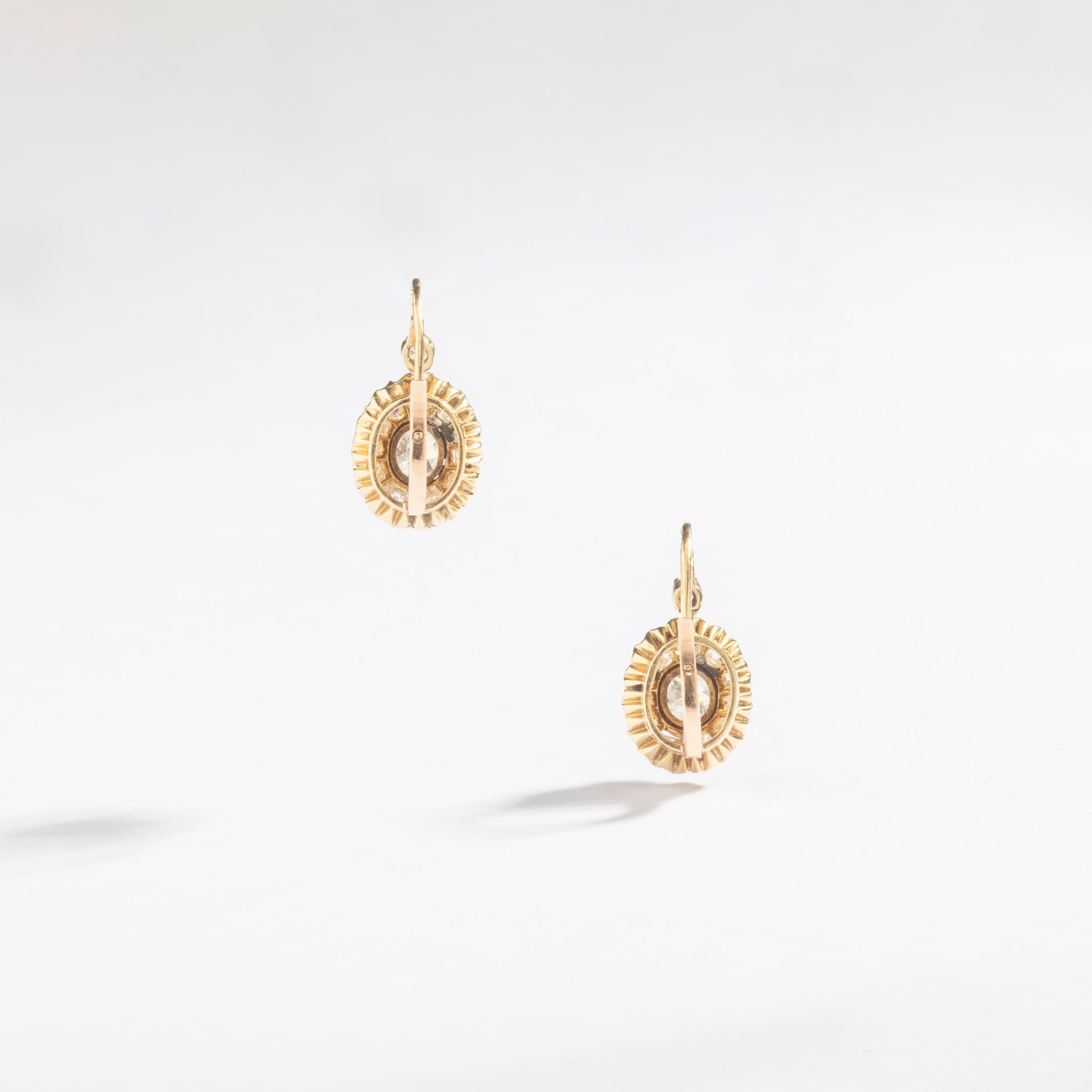 Early 20th Century Pair of Diamond Gold Dormeuses Earrings In Excellent Condition In Geneva, CH
