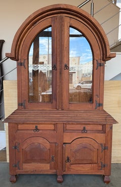 Armario o alacena rústica de principios del siglo XX en roble macizo con frente de cristal