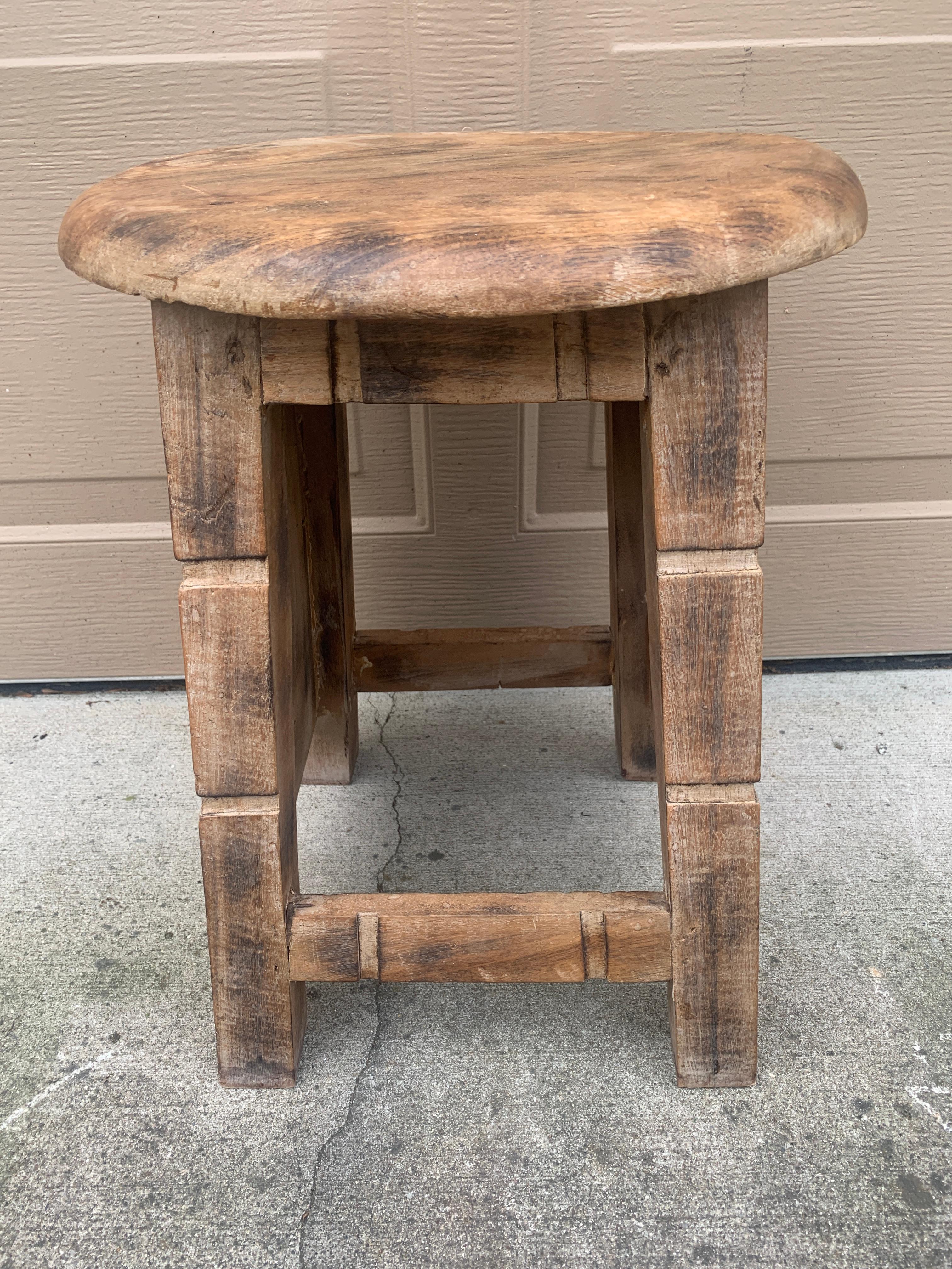 Early 20th Century Rustic Folk Art Wooden Stool or Side Table im Angebot 3