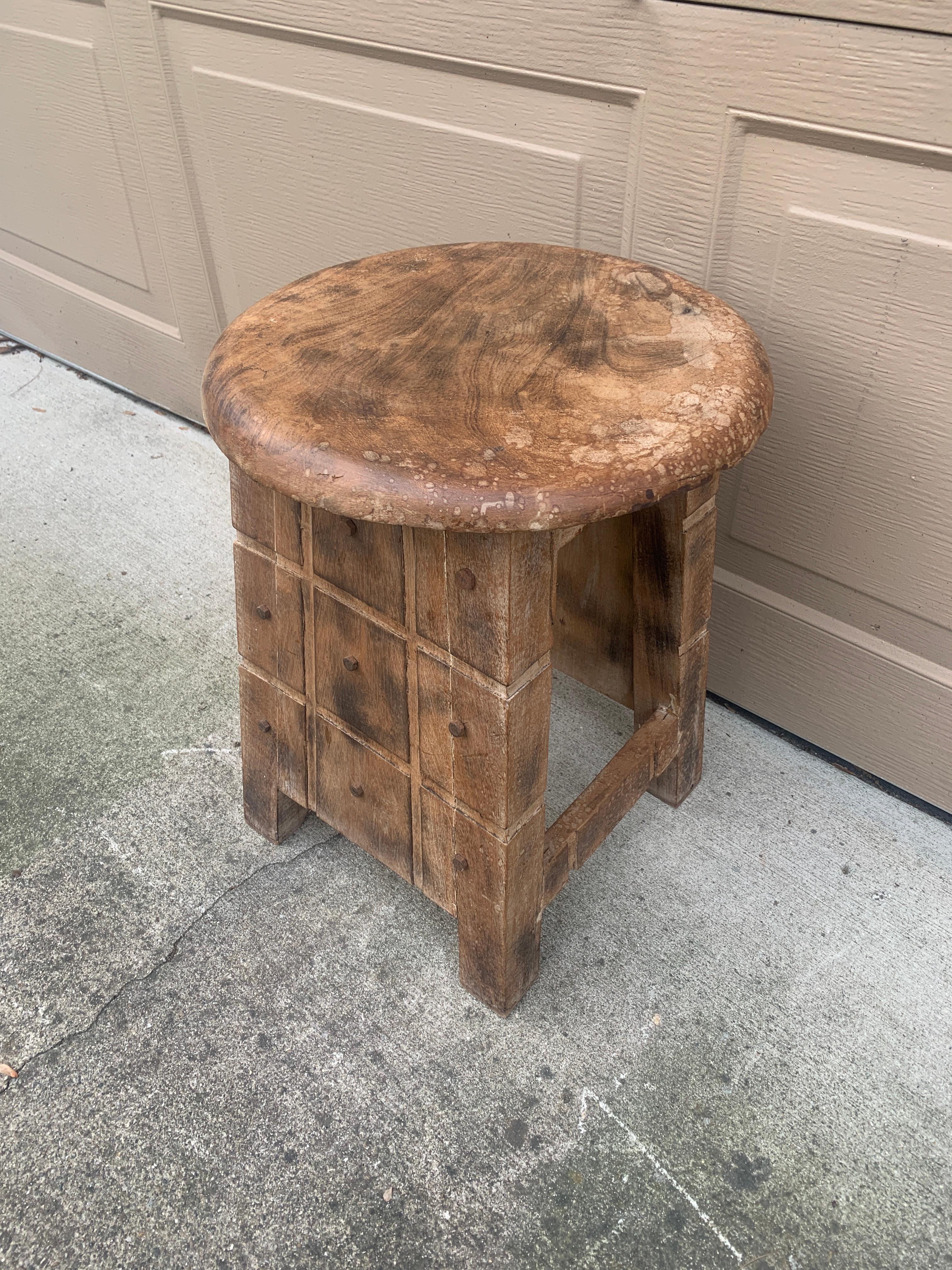 Early 20th Century Rustic Folk Art Wooden Stool or Side Table (Rustikal) im Angebot