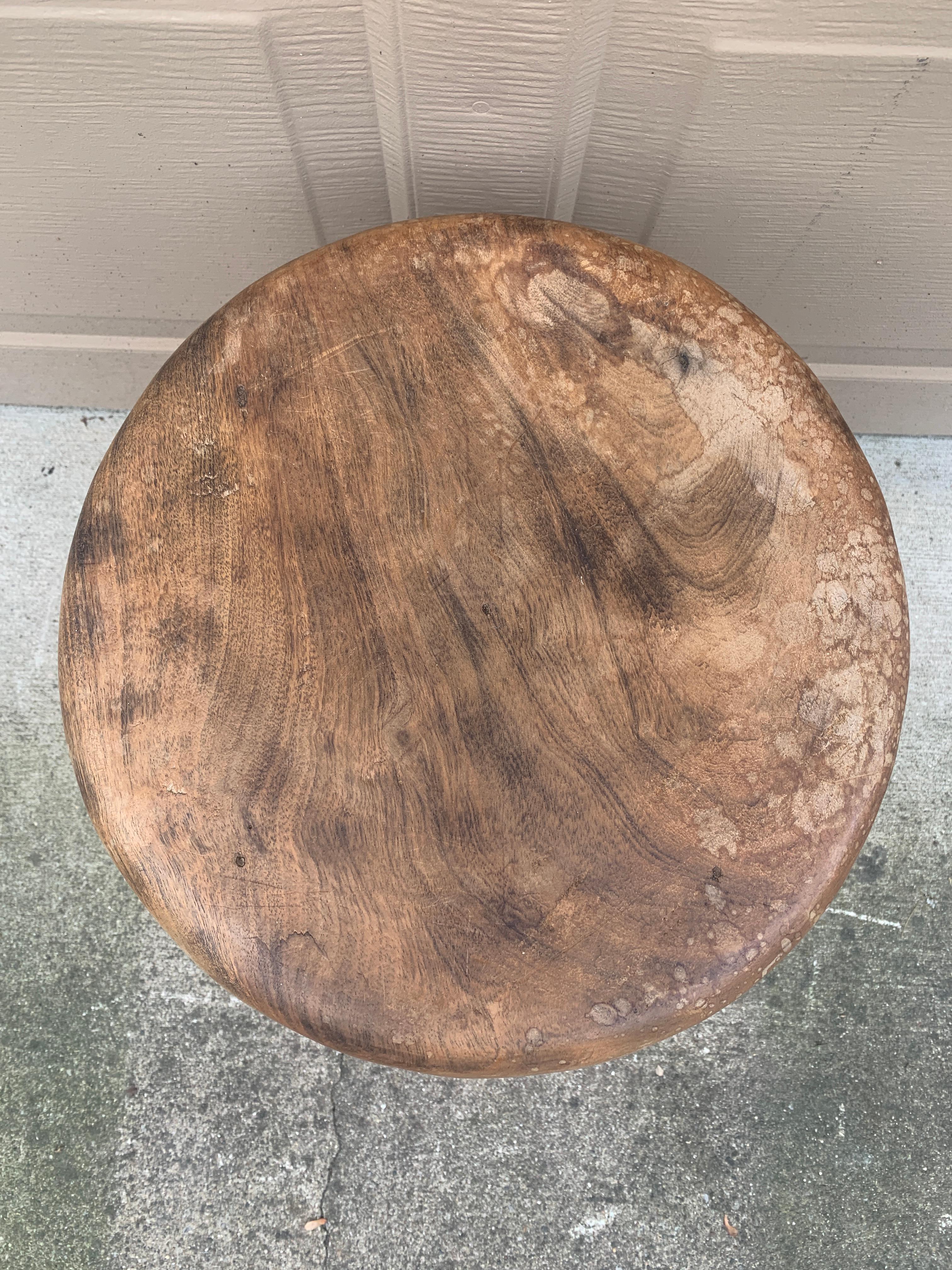 Early 20th Century Rustic Folk Art Wooden Stool or Side Table (Holz) im Angebot