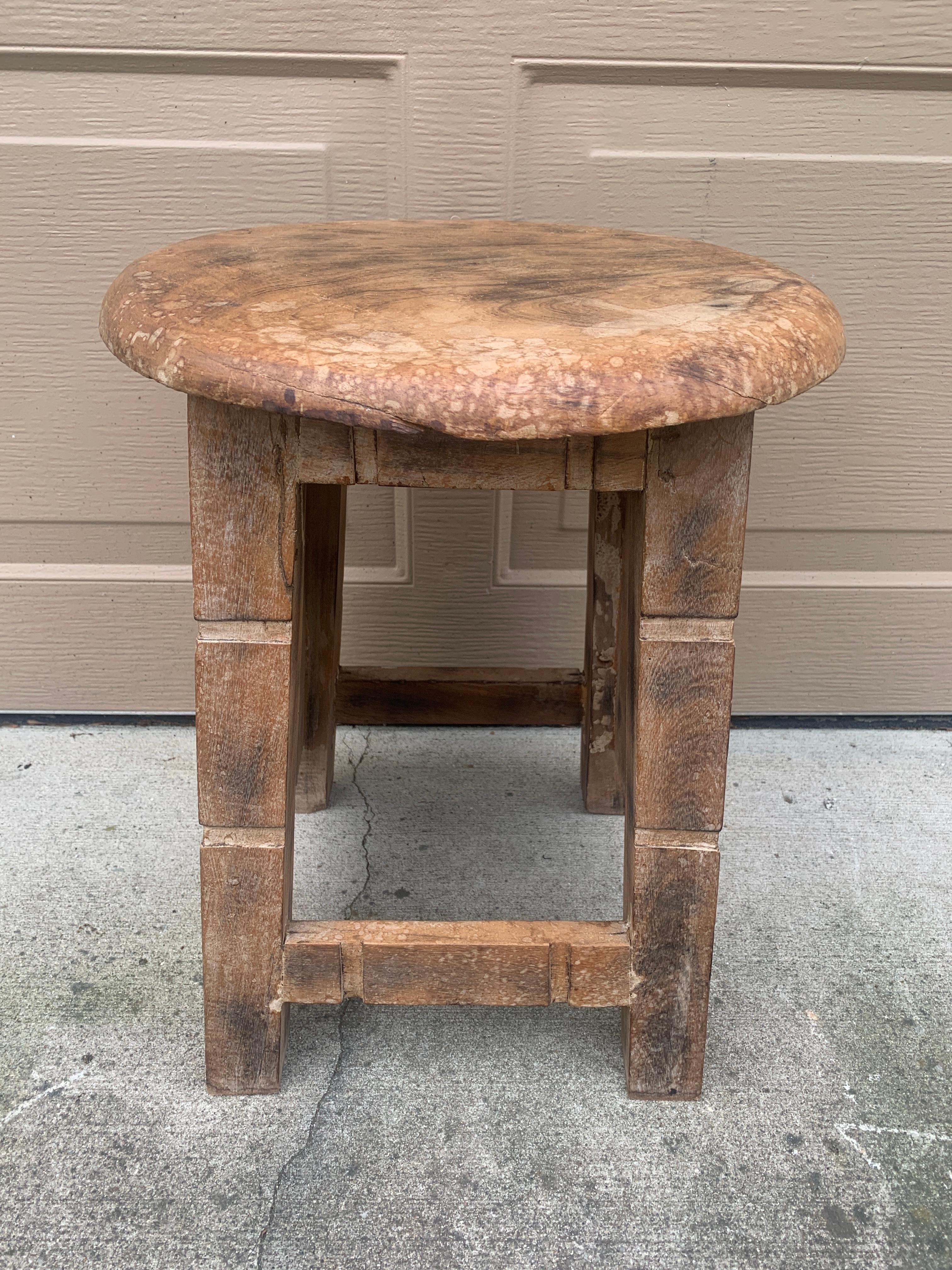 Early 20th Century Rustic Folk Art Wooden Stool or Side Table im Angebot 1