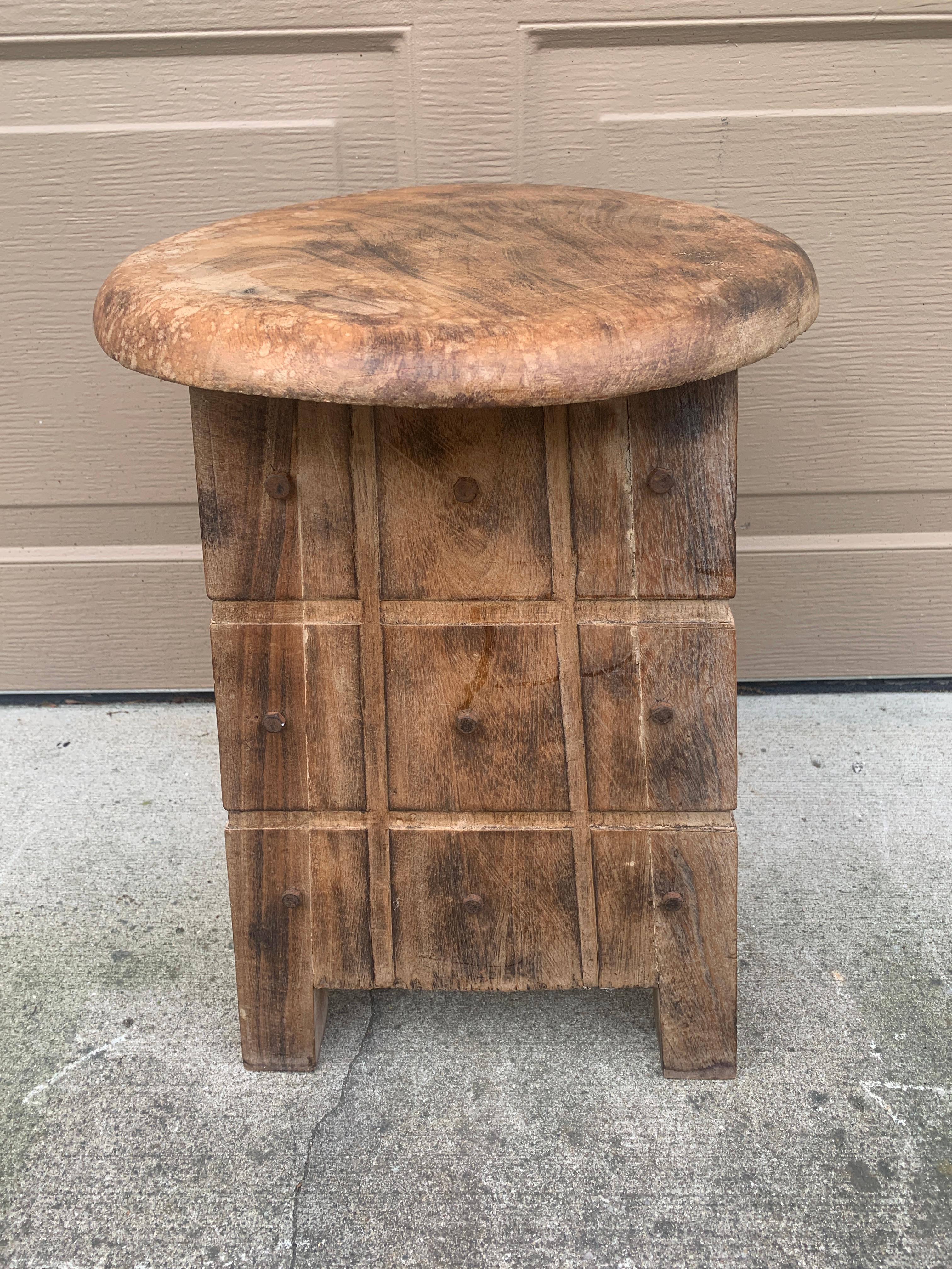 Early 20th Century Rustic Folk Art Wooden Stool or Side Table im Angebot 2