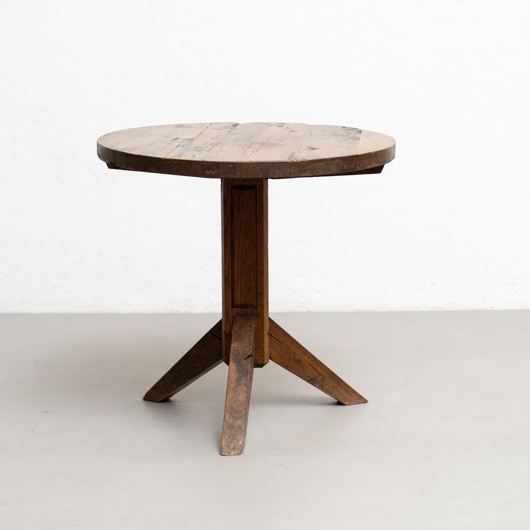 Early 20th Century Rustic French Round Table in Wood In Good Condition In Barcelona, ES