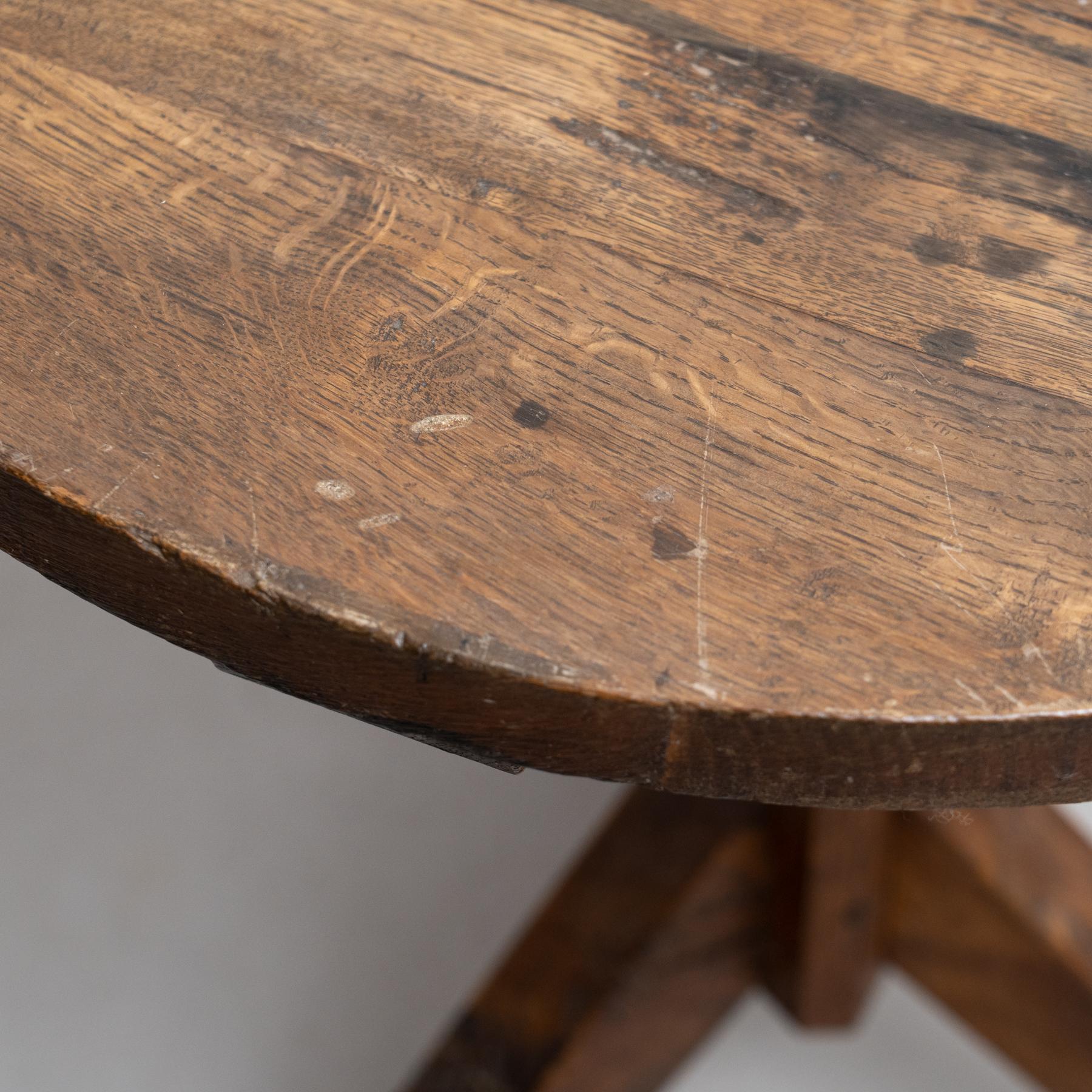 Early 20th Century Rustic French Round Table in Wood 2