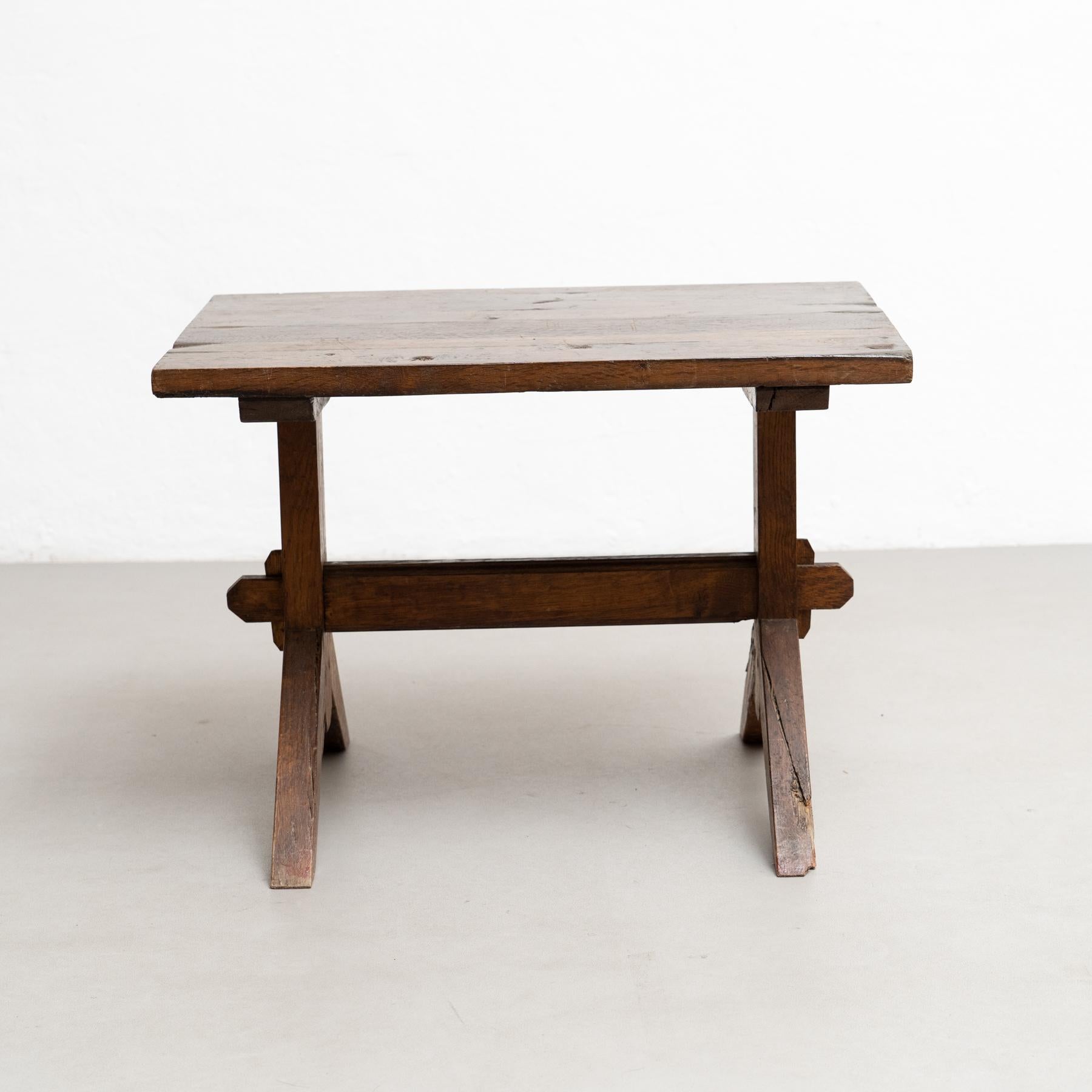 Early 20th Century Rustic French Side Table in Wood In Fair Condition For Sale In Barcelona, Barcelona