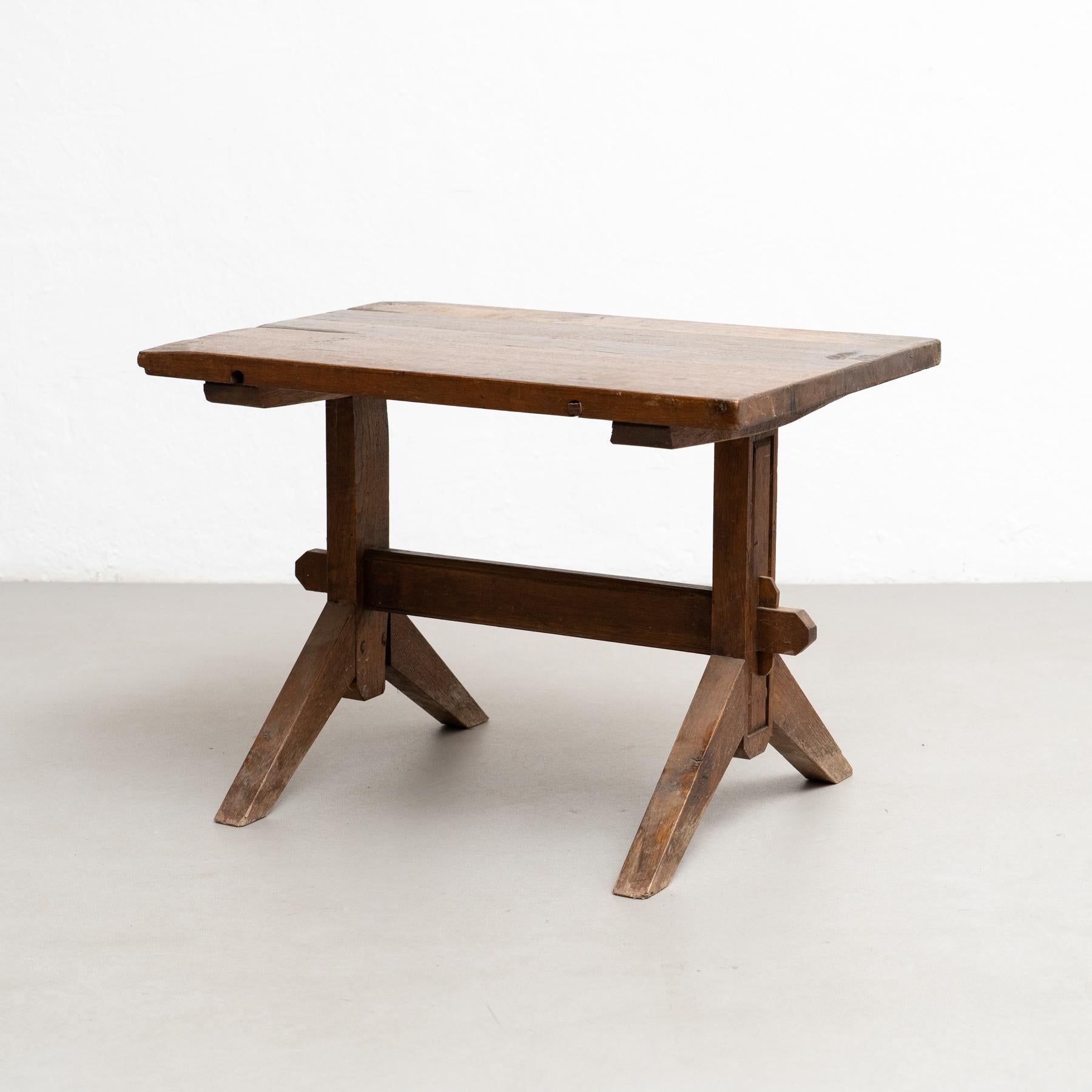 Early 20th Century Rustic French Side Table in Wood In Good Condition In Barcelona, Barcelona