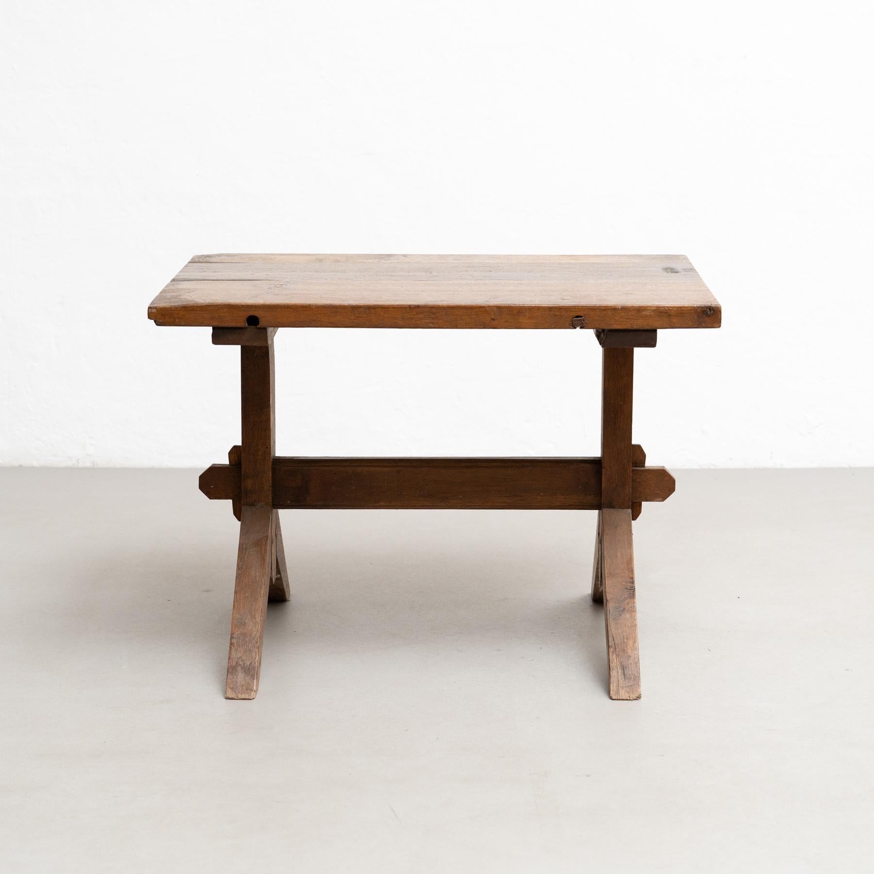 Early 20th Century Rustic French Side Table in Wood In Good Condition For Sale In Barcelona, ES