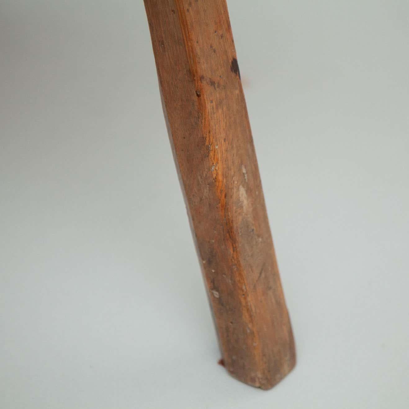 Early 20th Century Rustic French Stool in Wood For Sale 6