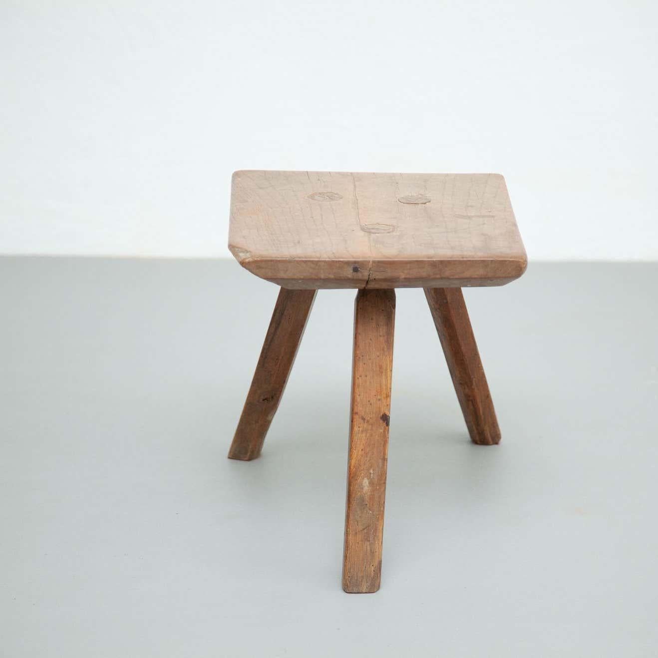 Early 20th Century Rustic French Stool in Wood In Good Condition For Sale In Barcelona, Barcelona
