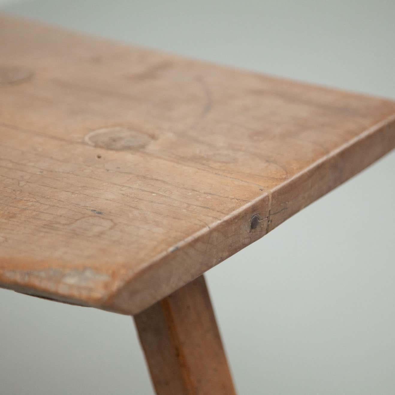 Early 20th Century Rustic French Stool in Wood For Sale 4