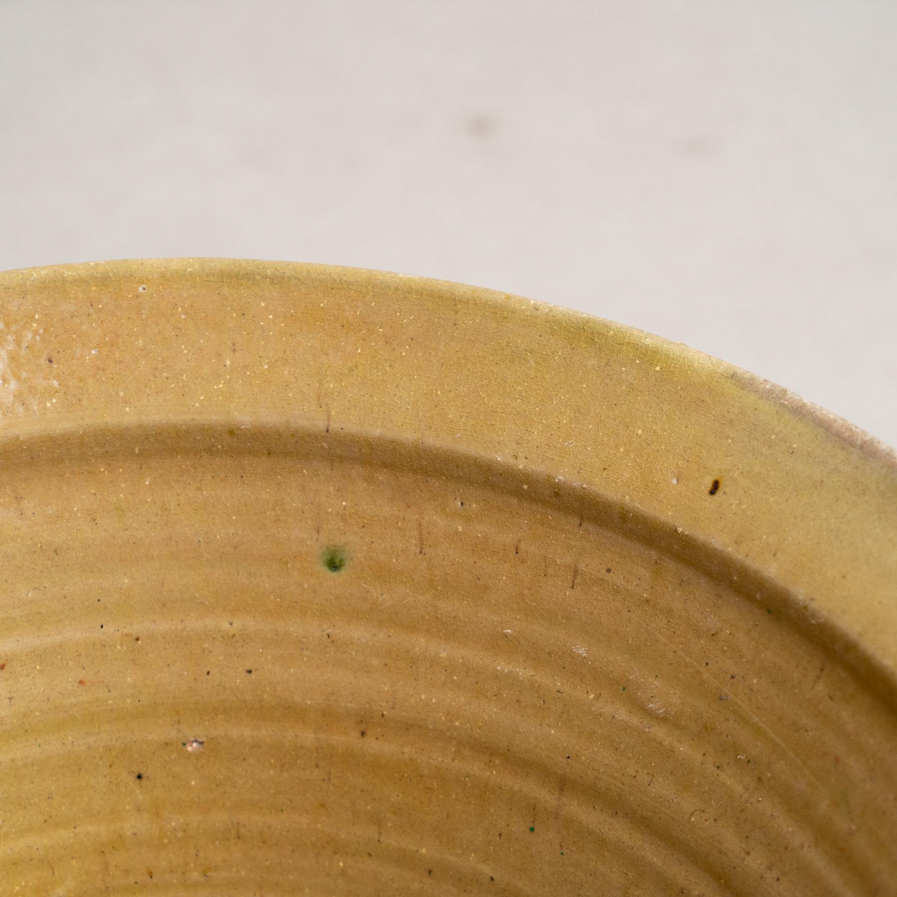 Centre de table en céramique rustique fait à la main au début du 20e siècle en vente 3