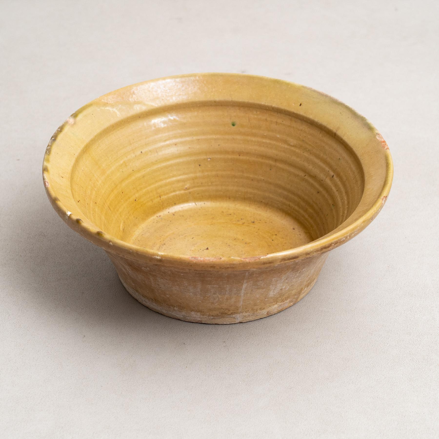 Centre de table en céramique rustique fait à la main au début du 20e siècle Bon état - En vente à Barcelona, ES