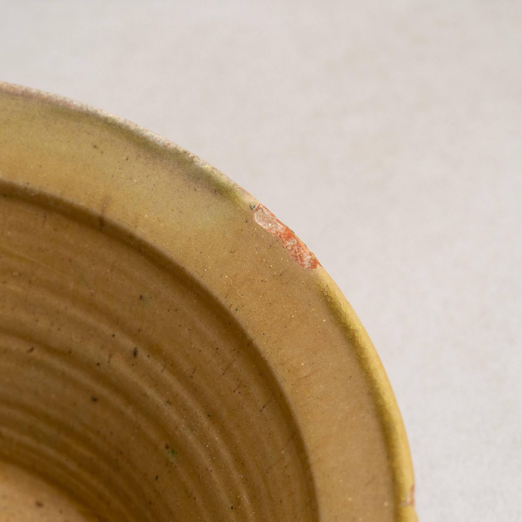 Centre de table en céramique rustique fait à la main au début du 20e siècle en vente 1