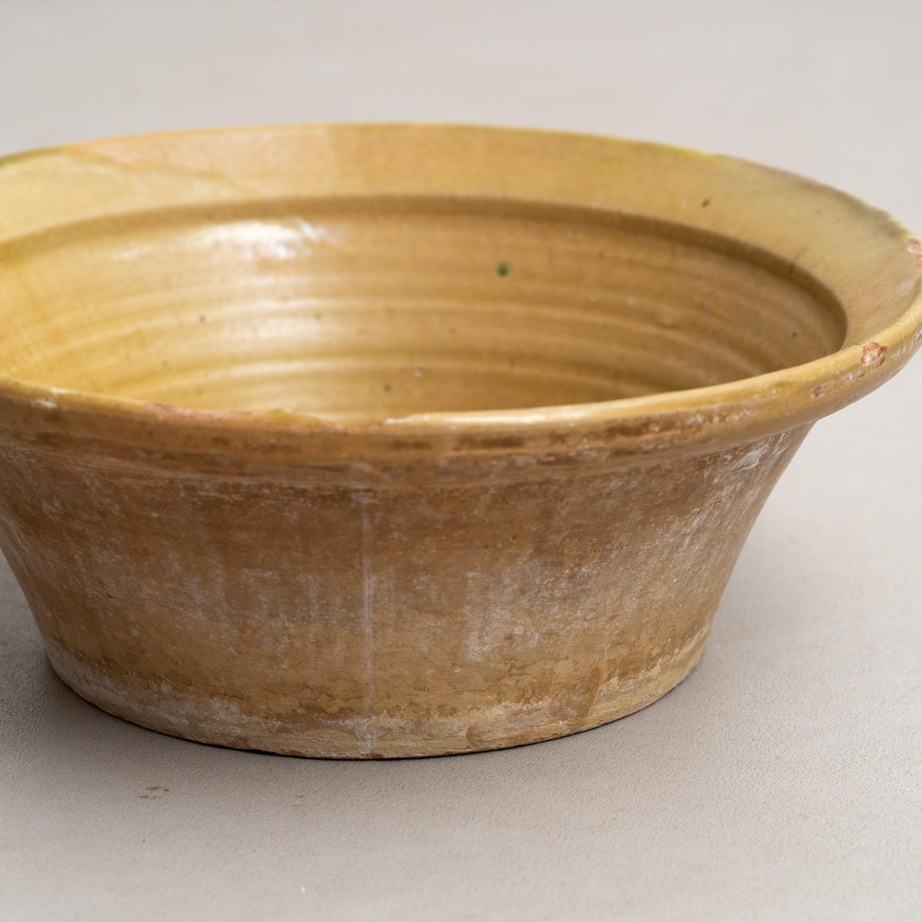Centre de table en céramique rustique fait à la main au début du 20e siècle en vente 2
