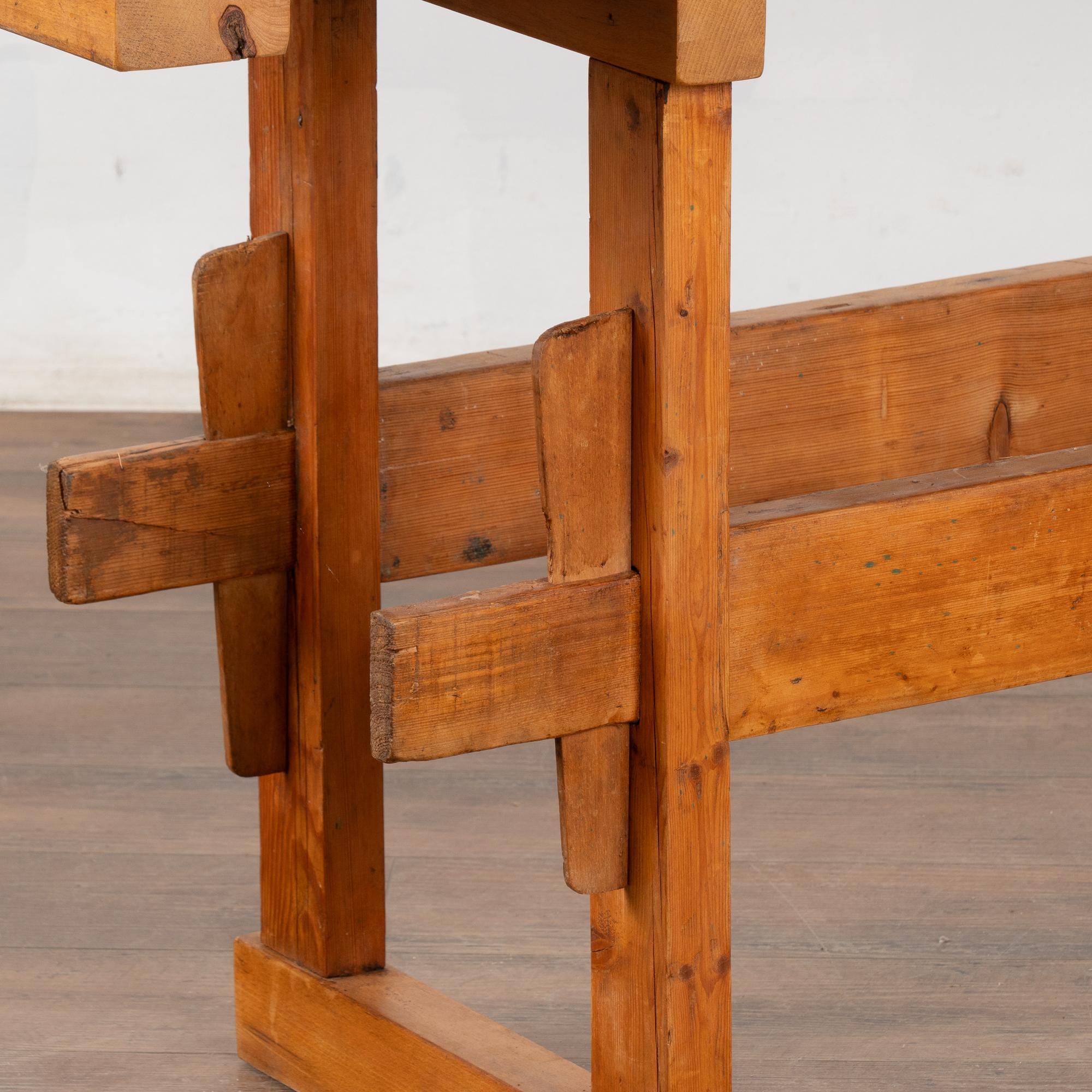 Table console étroite d'établi de charpentier rustique du début du 20e siècle 1