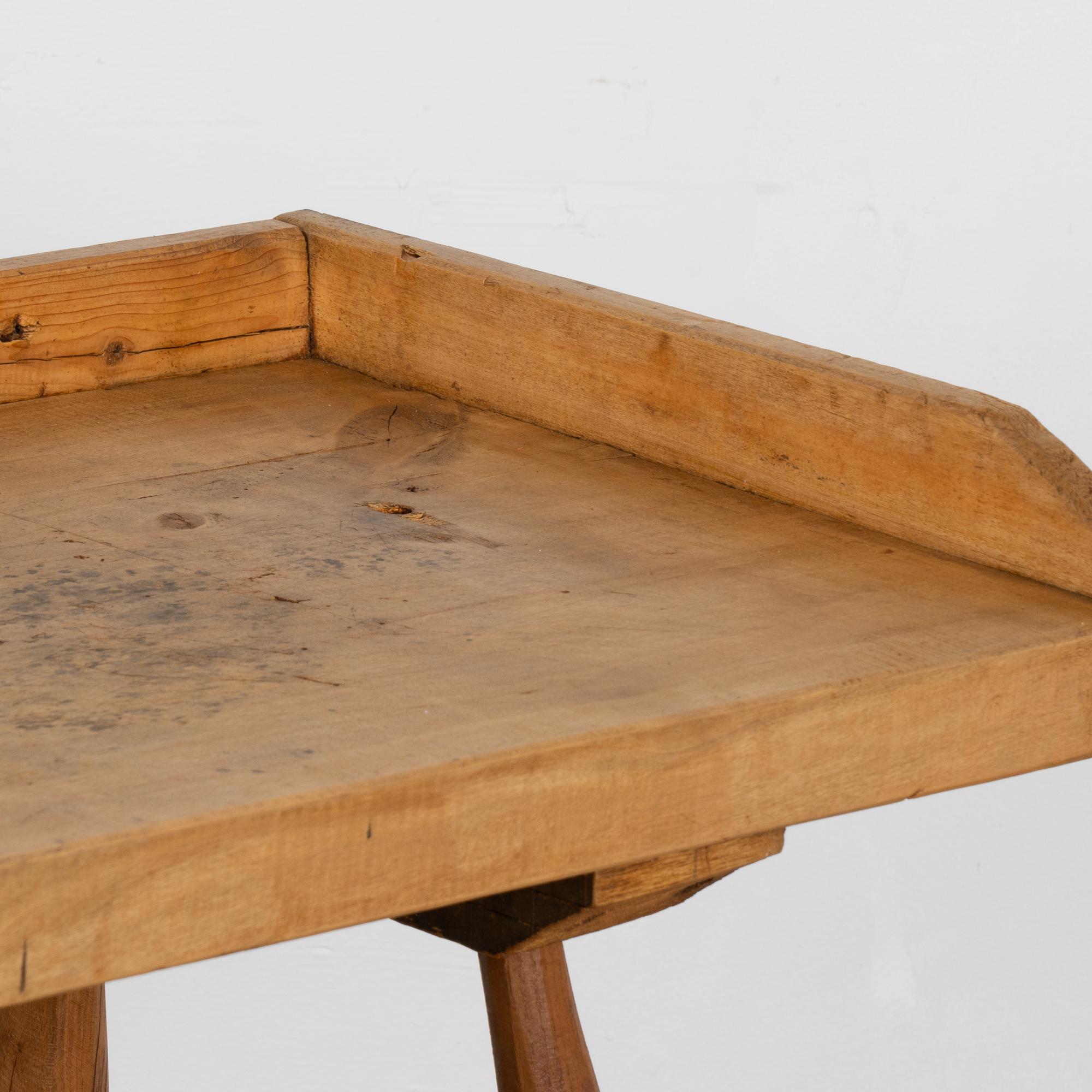 Early 20th Century Rustic Peg Leg Console Table from Hungary For Sale 5