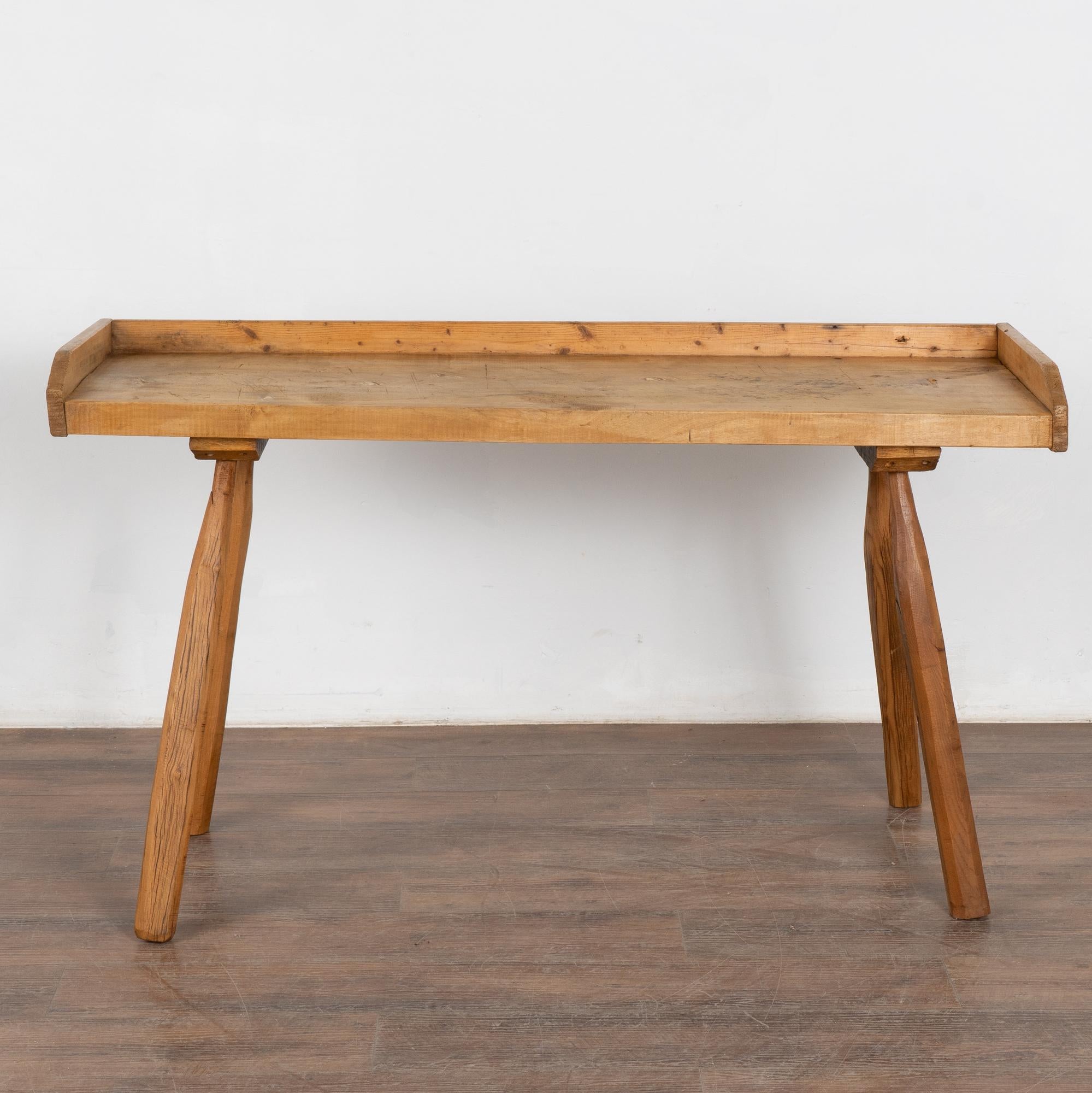 Early 20th Century Rustic Peg Leg Console Table from Hungary In Good Condition For Sale In Round Top, TX
