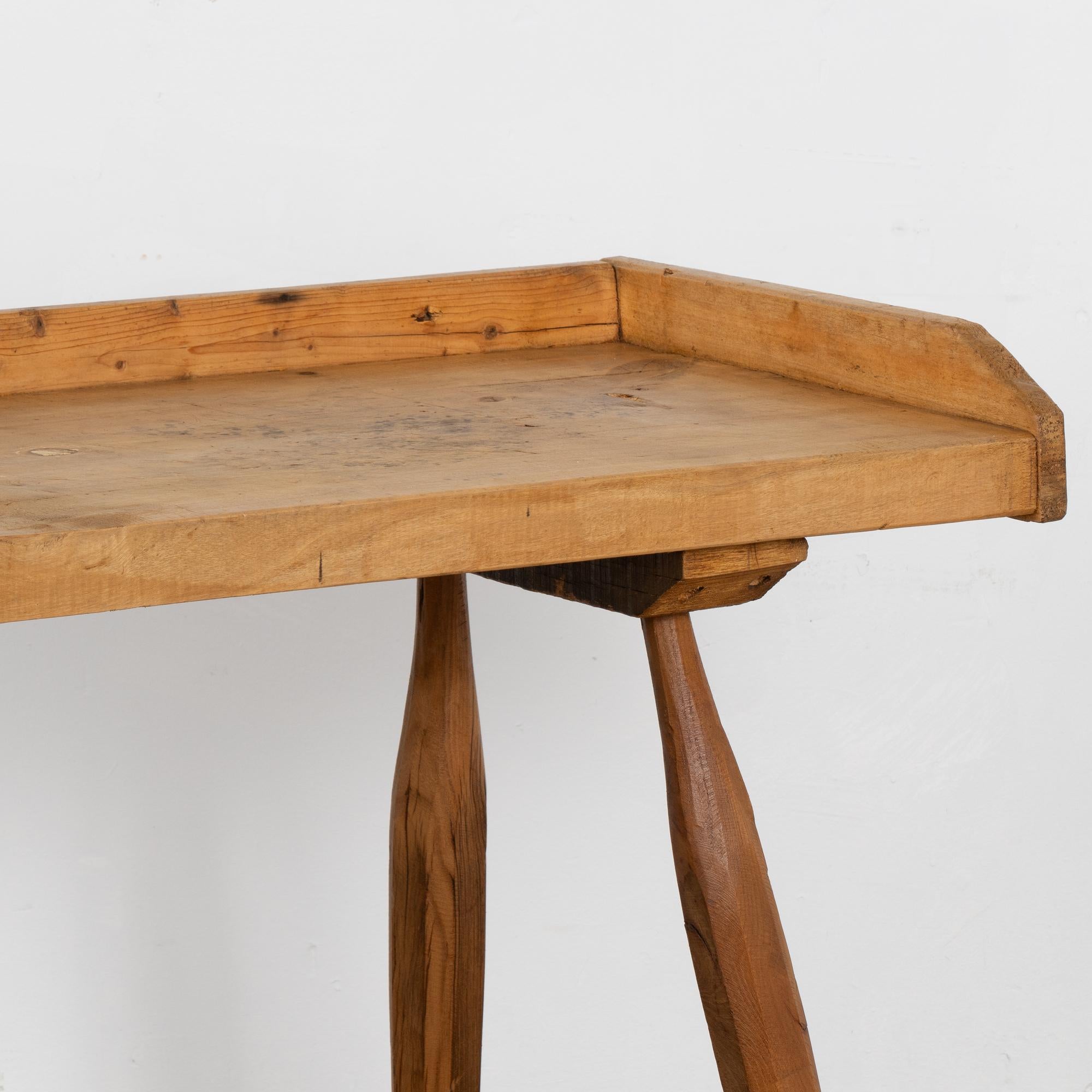 Early 20th Century Rustic Peg Leg Console Table from Hungary For Sale 4