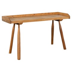 Mesa consola rústica con patas de clavija de principios del siglo XX procedente de Hungría