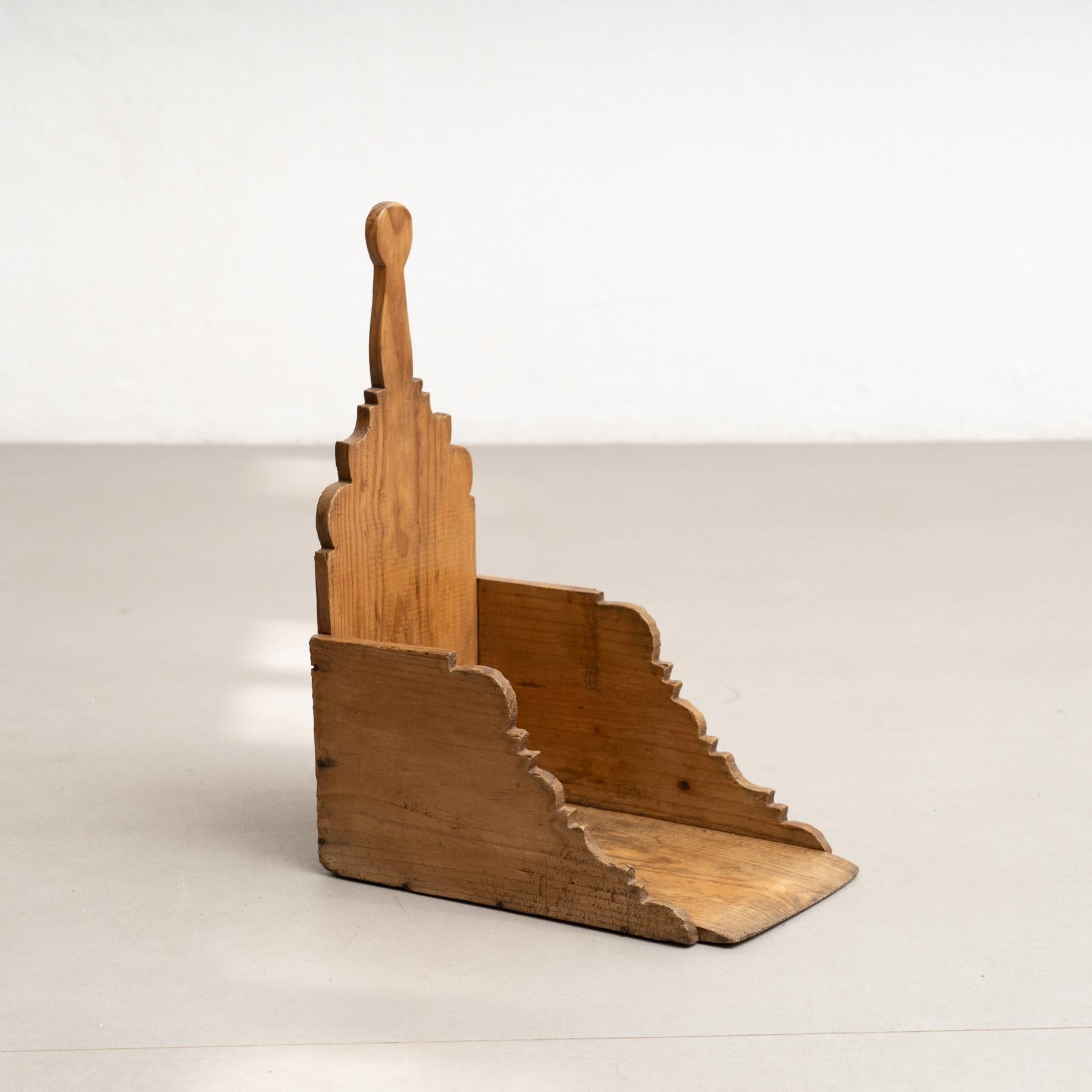 Early 20th Century Rustic Sculptural Wood Broom Dustpan

By unknown manufacturer in France.

In original condition, preserving a beautiful patina.