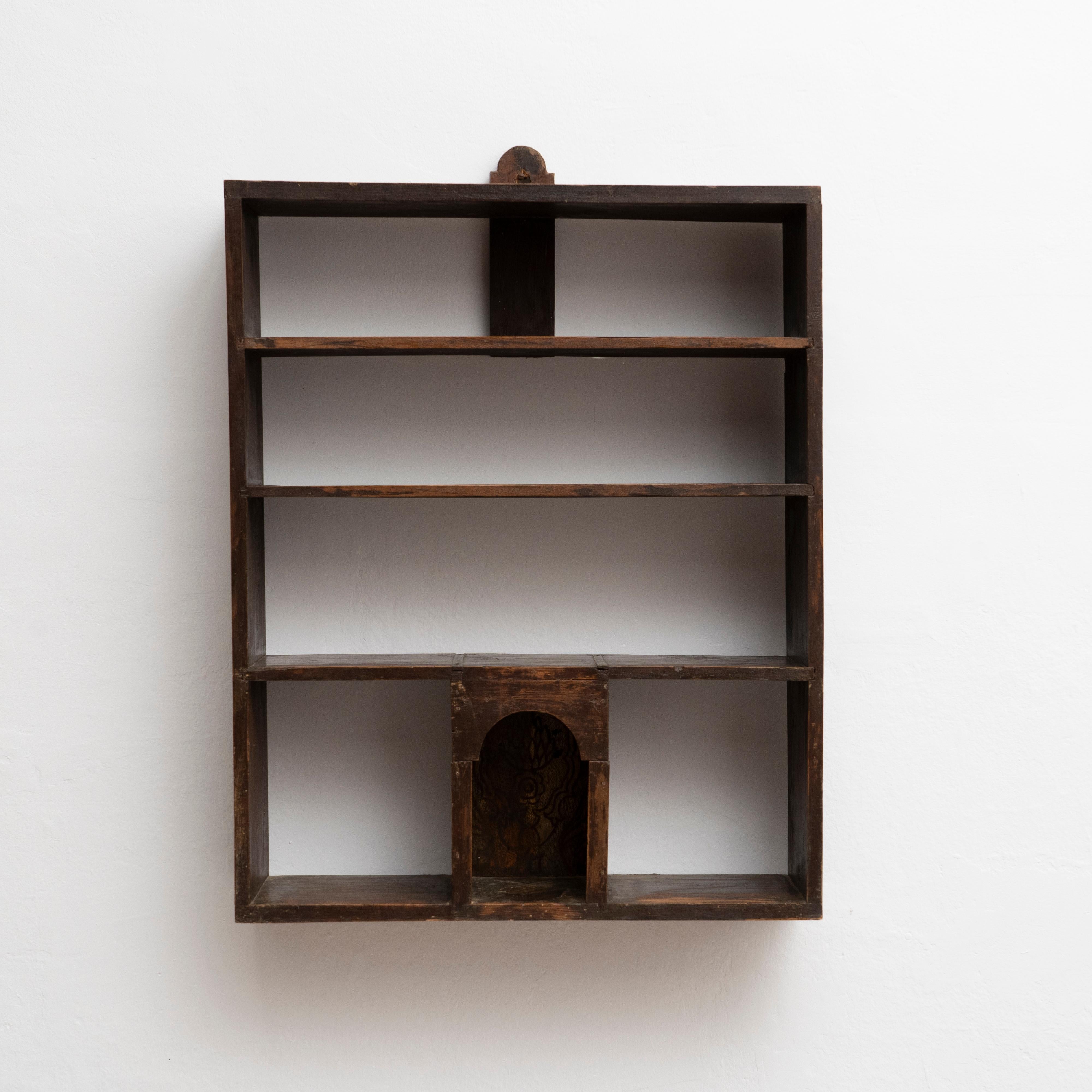 Early 20th century Spanish wall shelve unit.

Made by unknown manufacturer from France, circa 1930.

In original condition, with minor wear consistent with age and use, preserving a beautiful patina.

Material:
Wood.
  