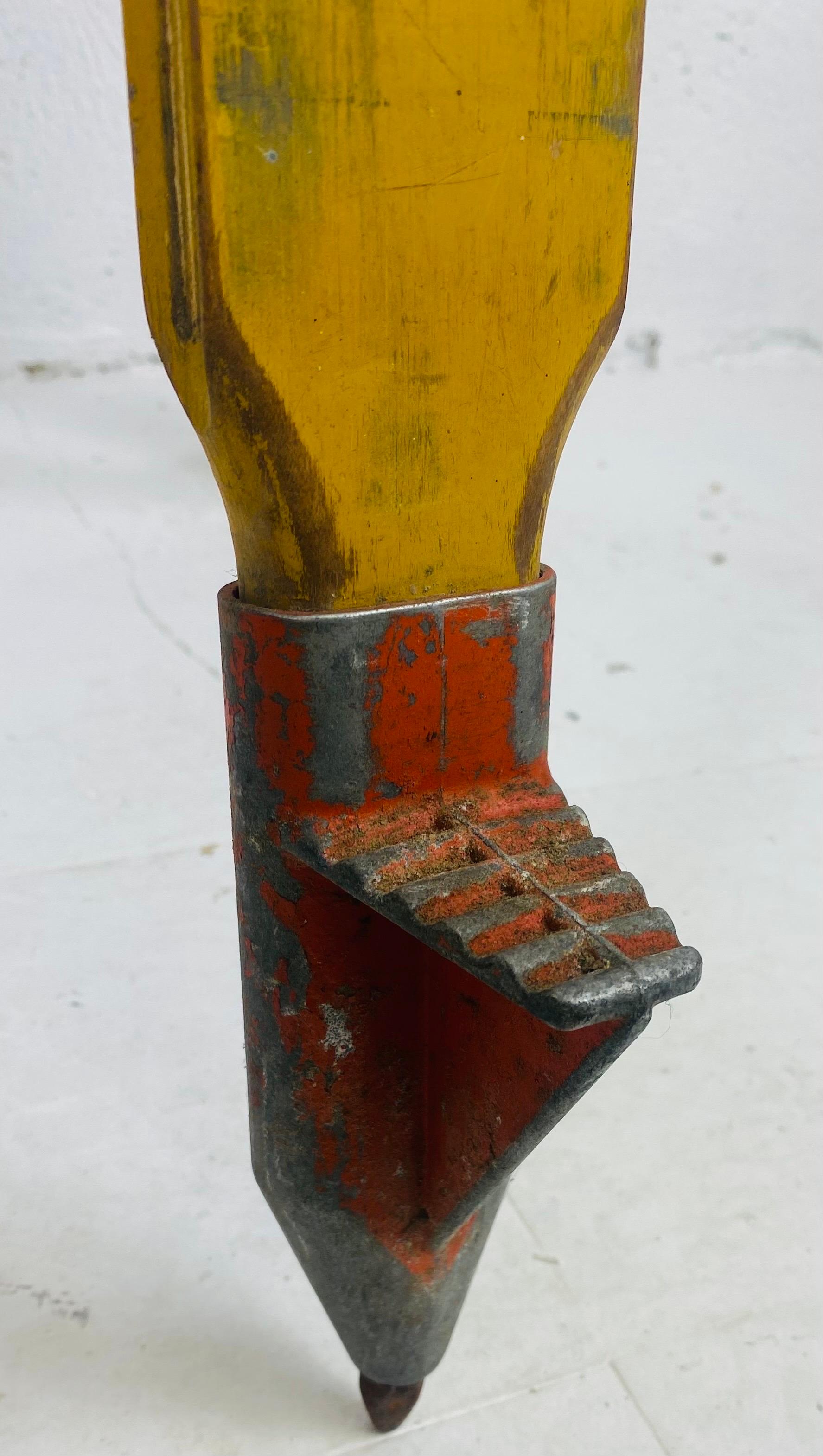 Rustikale Landvermesser-Stehlampe aus dem frühen 20. (Holz) im Angebot