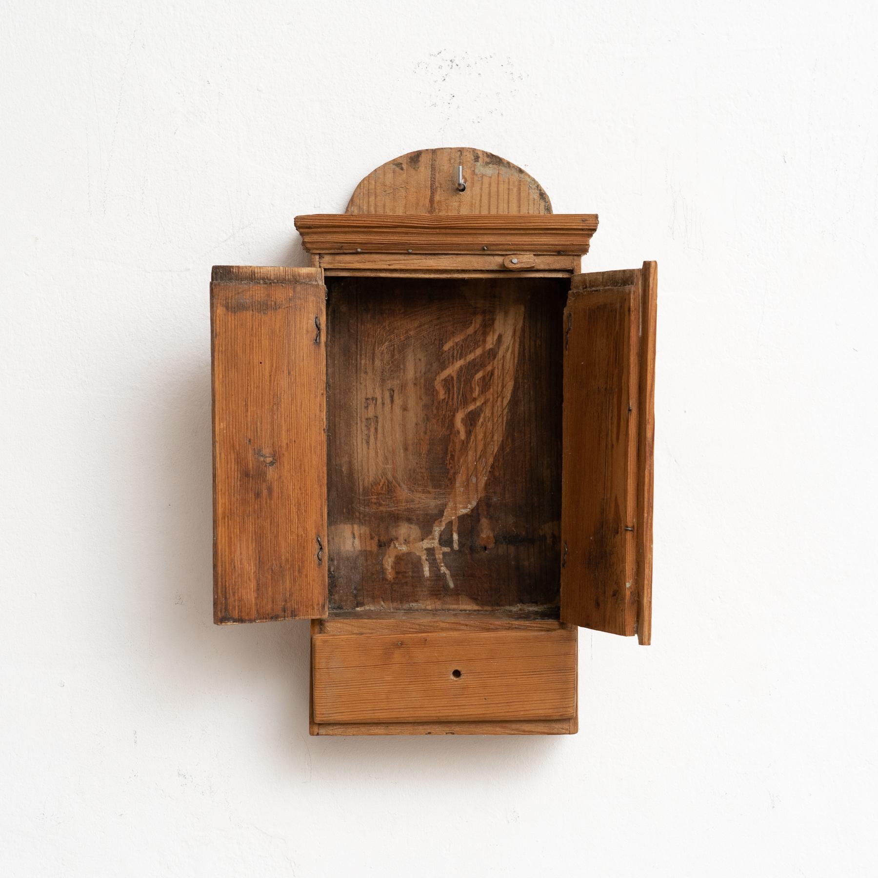 Early 20th Century Rustic Wood Small Wall Cabinet For Sale 2