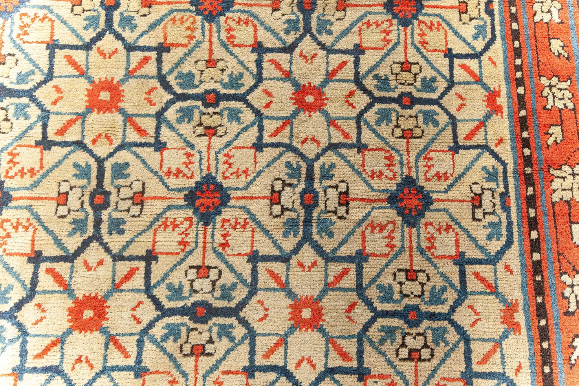 Handgefertigter Samarkand-Khotan-Teppich aus dem frühen 20. Jahrhundert.
Größe: 8'9