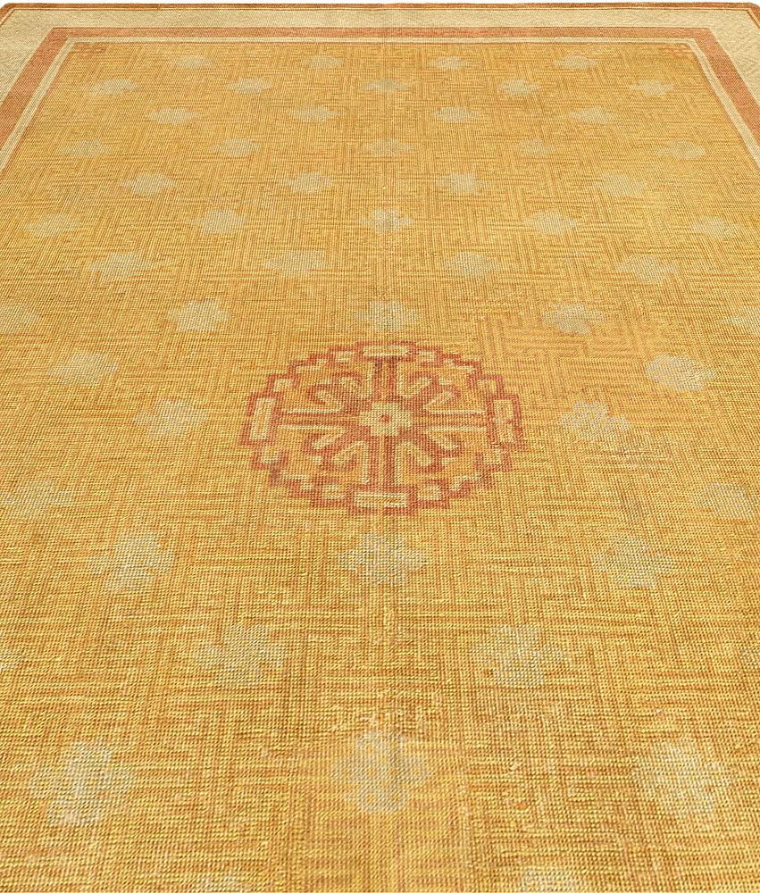 Anfang des 20. Jahrhunderts Samarkand (Khotan) Gelber handgefertigter Wollteppich
Größe: 4'8
